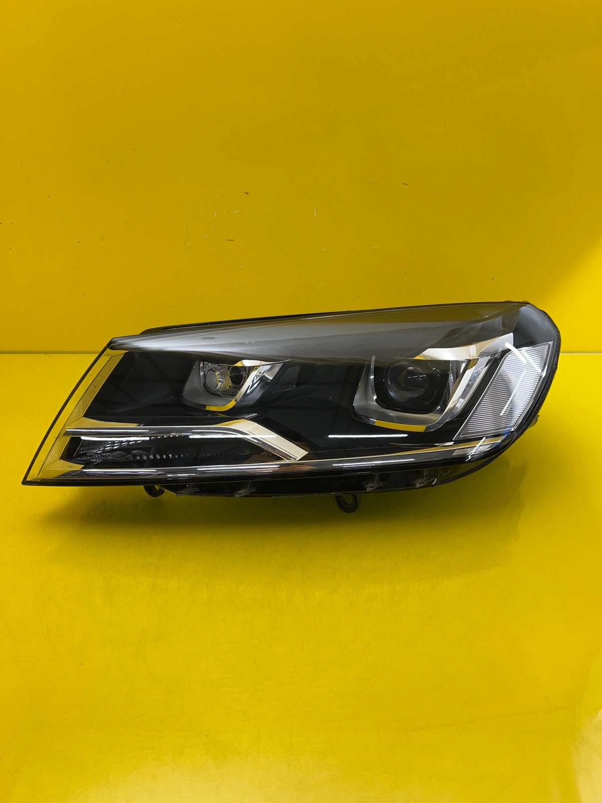 Reflektor Lampa Lewa Przednia VW Touareg 2 II Lift 14- Bi-Xenon 7P1941031 Autolamps Reflektor Lampa Lewa Przednia VW Touareg 2 II Lift 14- Bi-Xenon 7P1941031