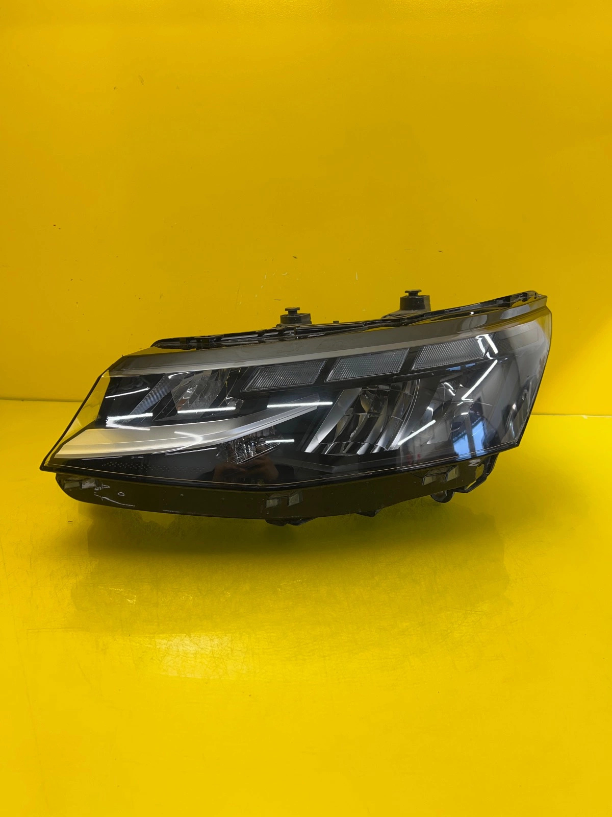 Reflektor Lampa Lewa VW T7 Transporter Full Led 7T1941035AF Autolamps Reflektor Lampa Lewa VW T7 Transporter Full Led 7T1941035AF