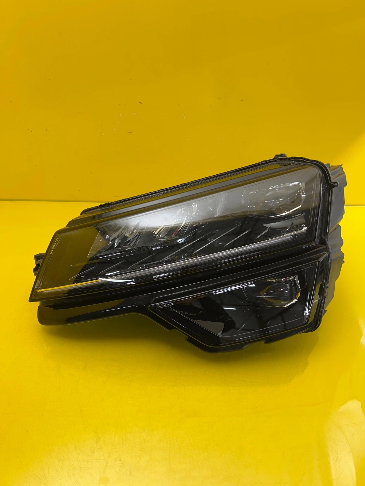 Reflektor Lampa Lewa Skoda Karoq Full Led 57B941015D Autolamps Reflektor Lampa Lewa Skoda Karoq Full Led 57B941015D