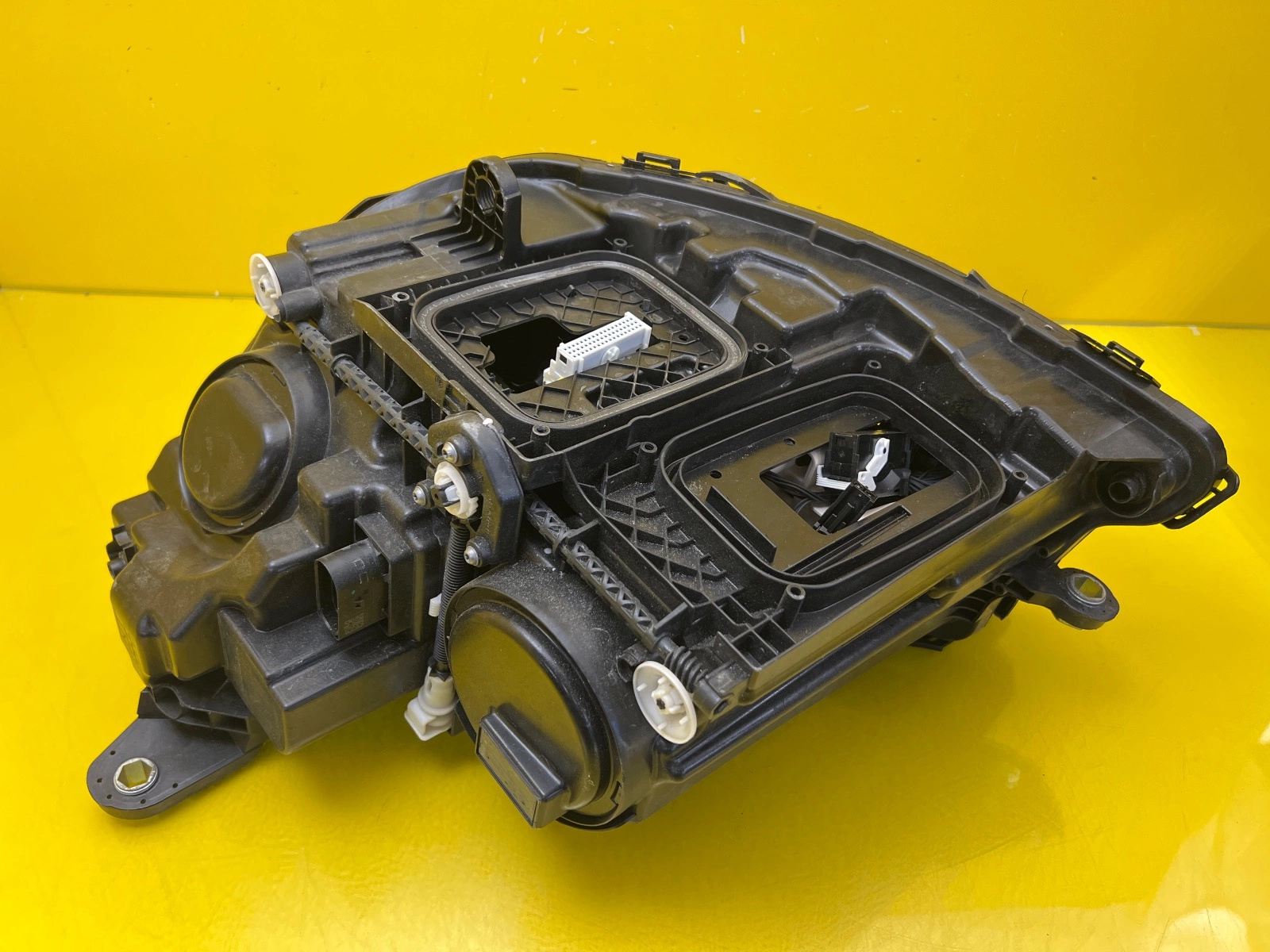 Reflektor Lampa Prawa Mercedes E-Klasa W213 Multibeam A2139060210 Autolamps 6 Reflektor Lampa Prawa Mercedes E-Klasa W213 Multibeam A2139060210