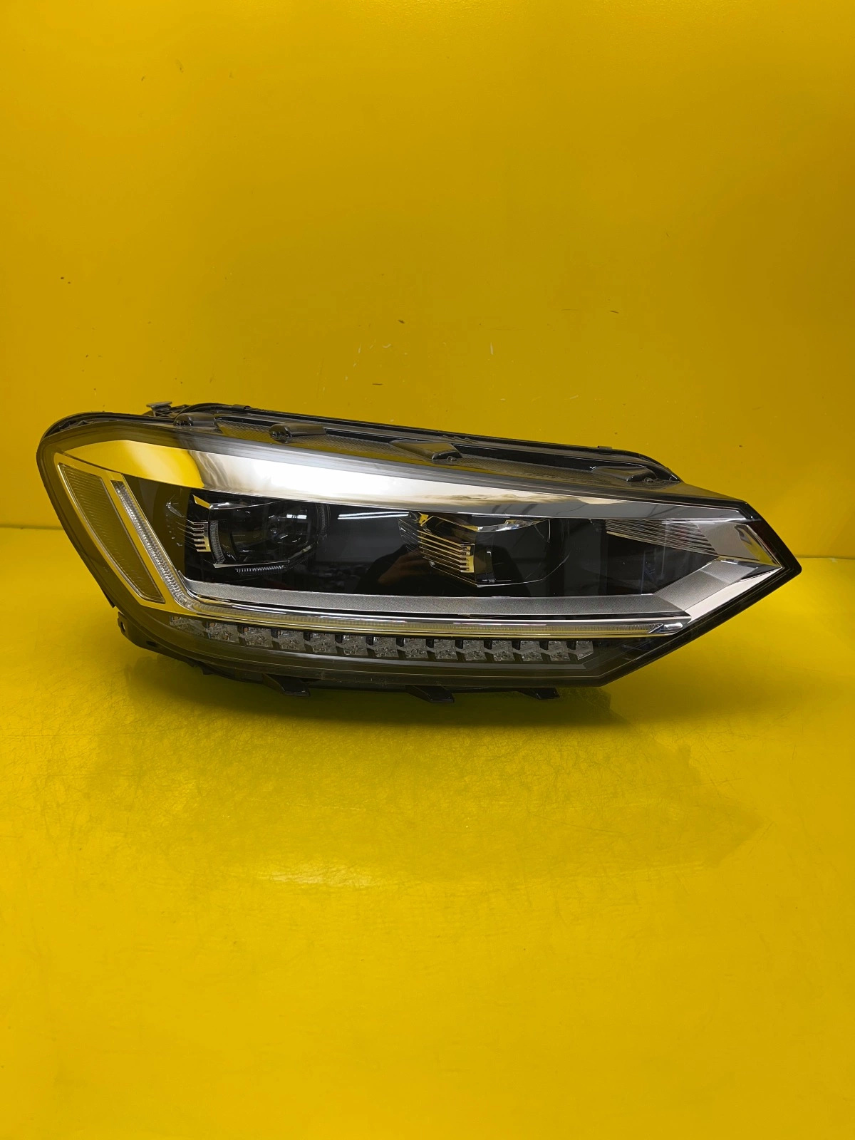 Reflektor Lampa Prawa Przednia VW Touran III Full Led 5TB941082D Autolamps Reflektor Lampa Prawa Przednia VW Touran III Full Led 5TB941082D