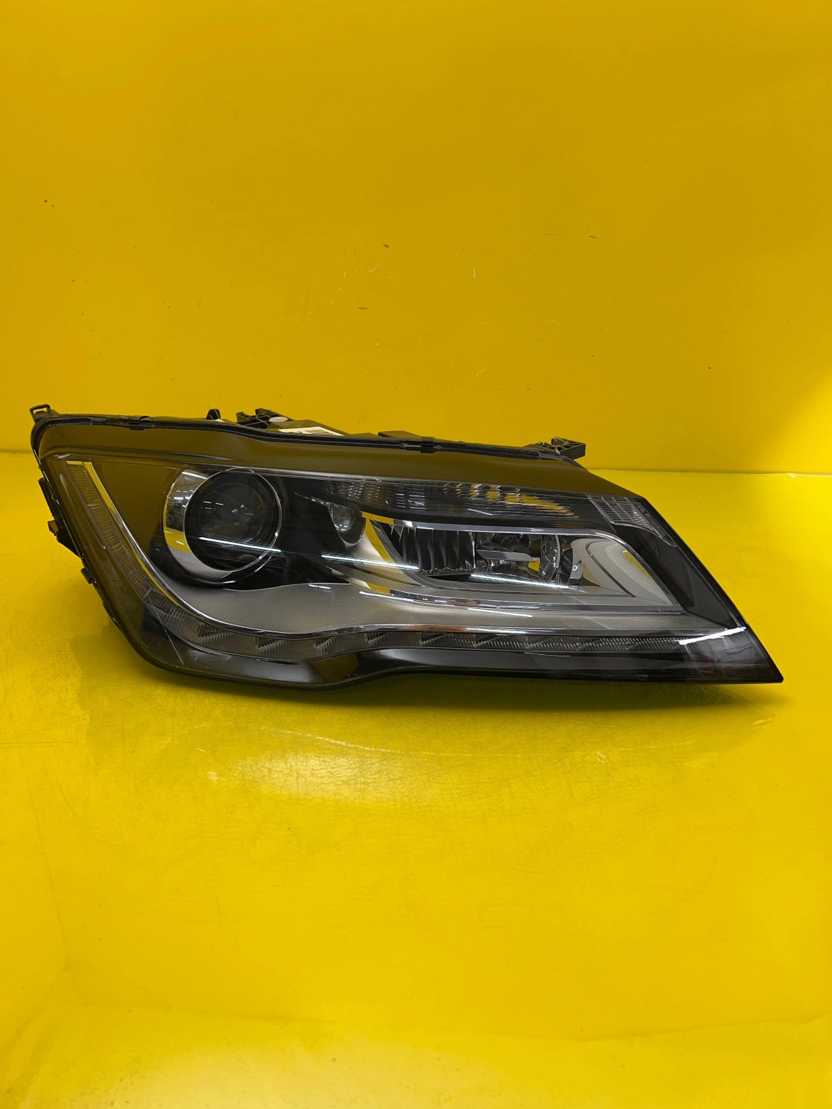 Reflektor Lampa Prawa Audi A7 C7 4G8 Xenon Led 4G8941030AD Autolamps Reflektor Lampa Prawa Audi A7 C7 4G8 Xenon Led 4G8941030AD