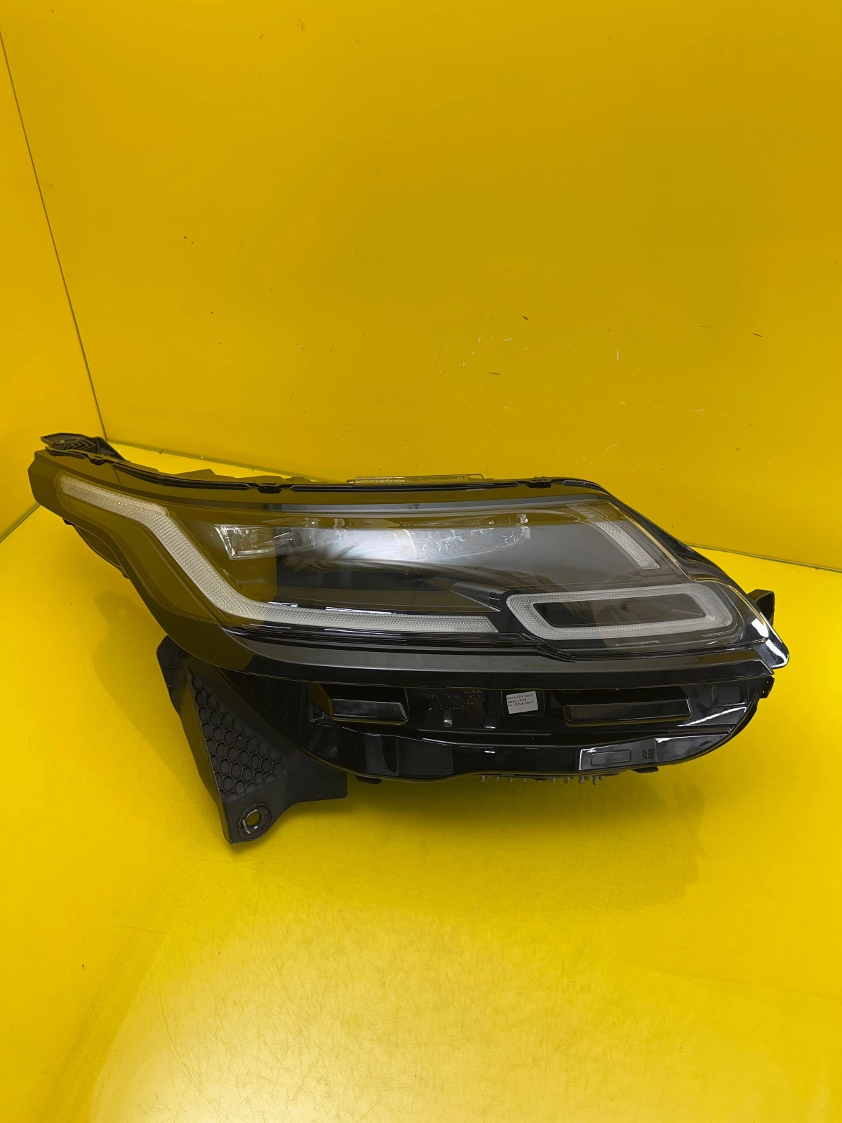 Reflektor Lampa Prawa Land Rover Velar High Led Full Led M8A2-13W029-LA Autolamps Reflektor Lampa Prawa Land Rover Velar High Led Full Led M8A2-13W029-LA