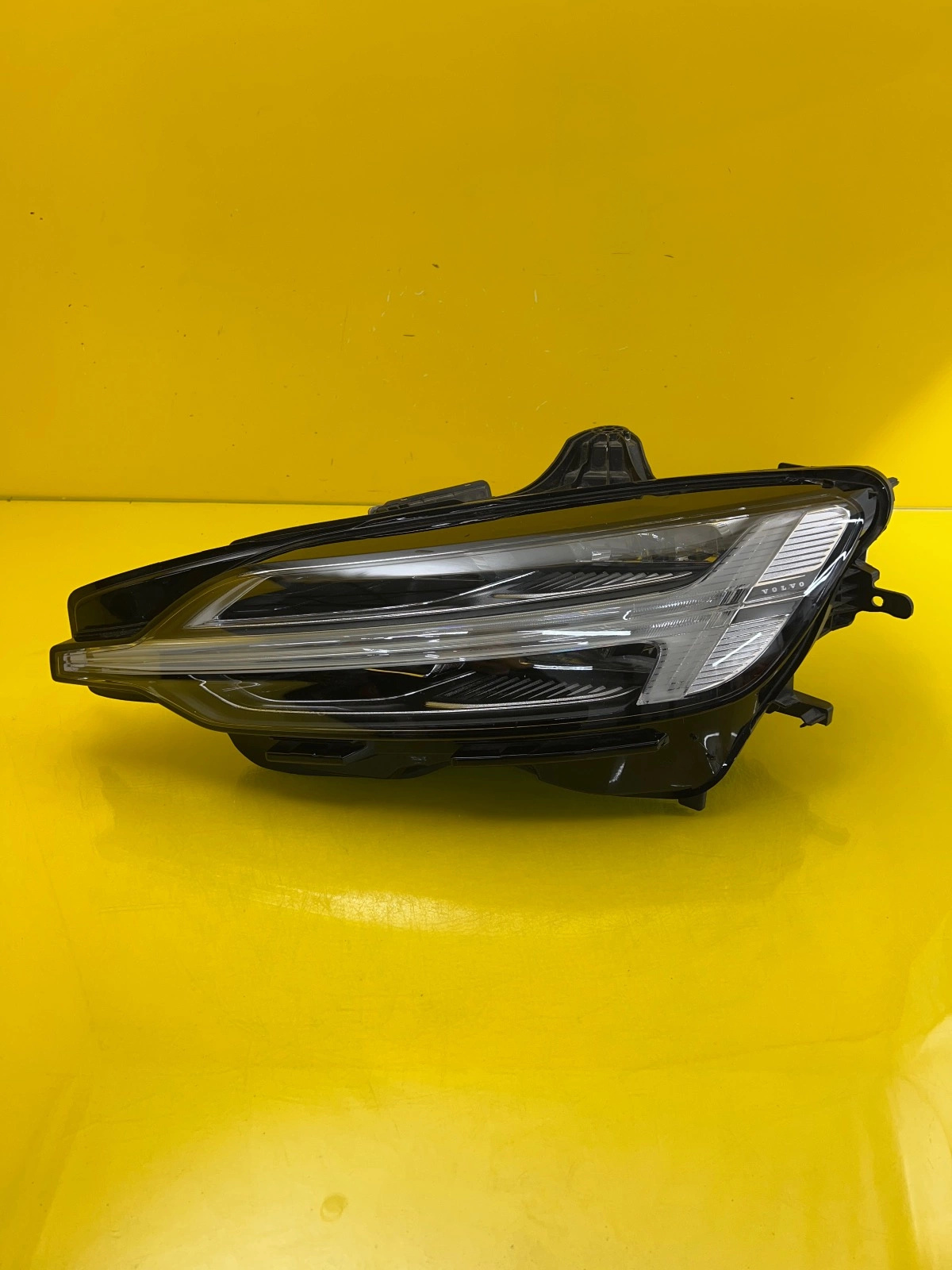 Reflektor Lampa Lewa Volvo S60 V60 Led Mid 32314160 Autolamps Reflektor Lampa Lewa Volvo S60 V60 Led Mid 32314160