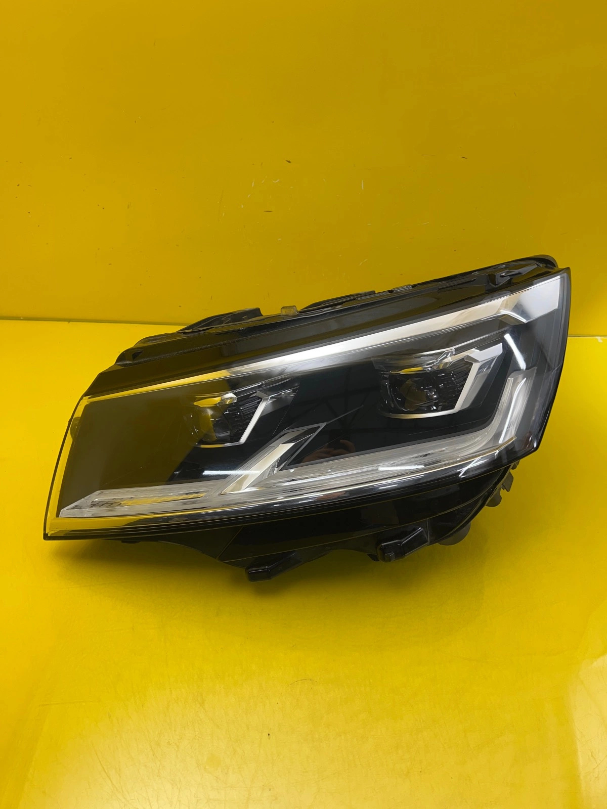 Reflektor Lampa Lewa Przód VW Transporter T6 Lift 19- 7L1941035E Autolamps Reflektor Lampa Lewa Przód VW Transporter T6 Lift 19- 7L1941035E