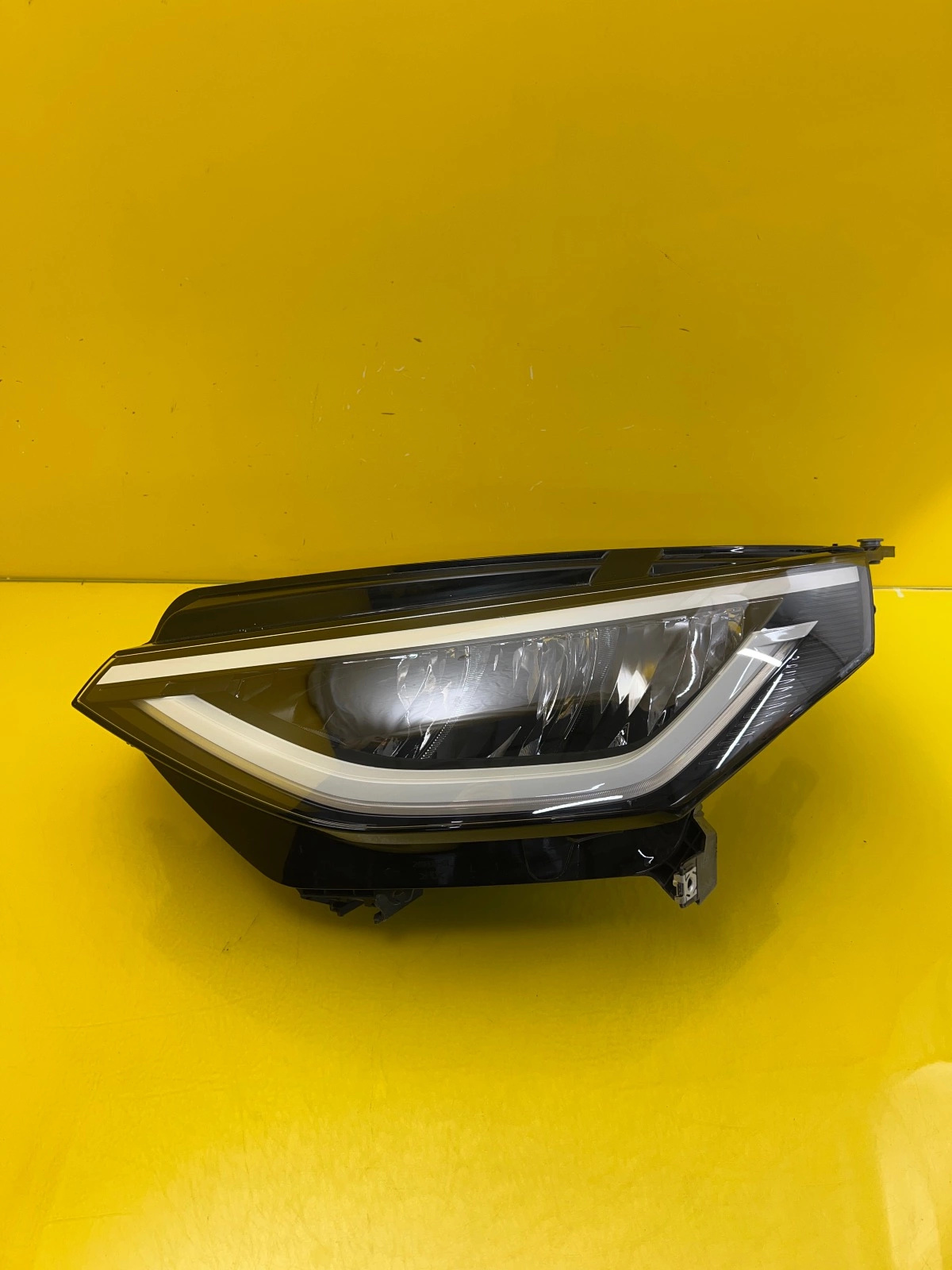 Reflektor Lampa Lewa VW ID BUZZ 1T4941005C Full Led Autolamps Reflektor Lampa Lewa VW ID BUZZ 1T4941005C Full Led