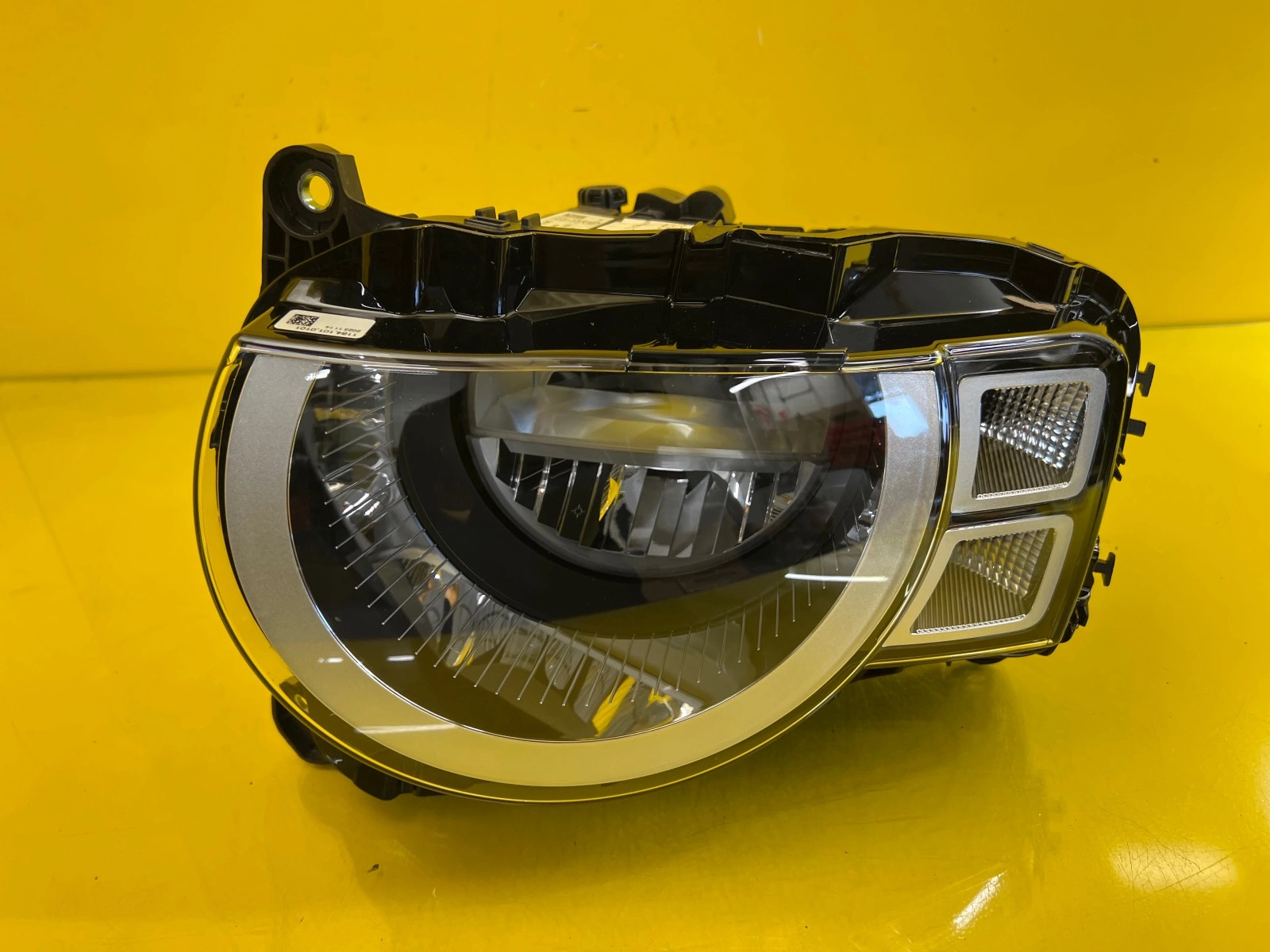 Reflektor Lampa Lewa Przednia Land Rover Defender 2 LED 20- Autolamps Reflektor Lampa Lewa Przednia Land Rover Defender 2 LED 20-