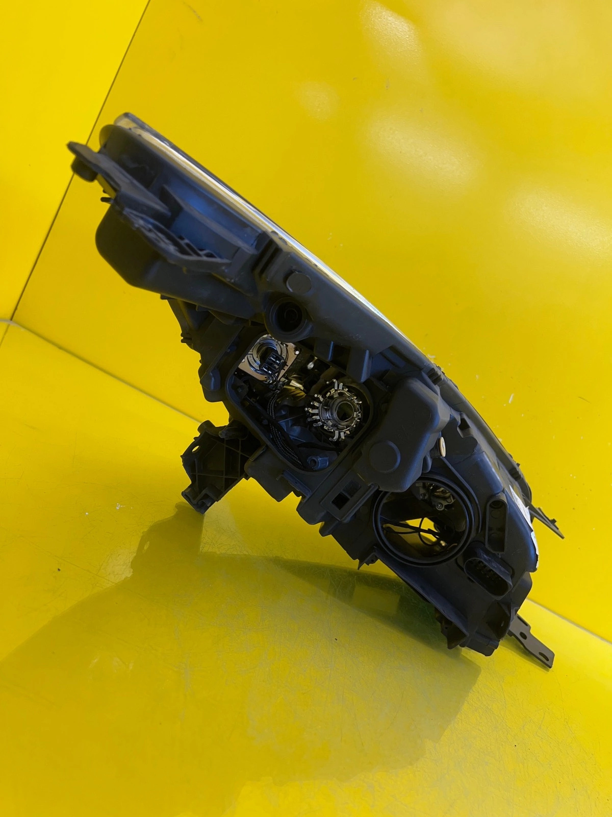 Reflektor Lampa Lewa Ford Kuga MK2 Xenon CV44-13D155-AF Autolamps 4 Reflektor Lampa Lewa Ford Kuga MK2 Xenon CV44-13D155-AF