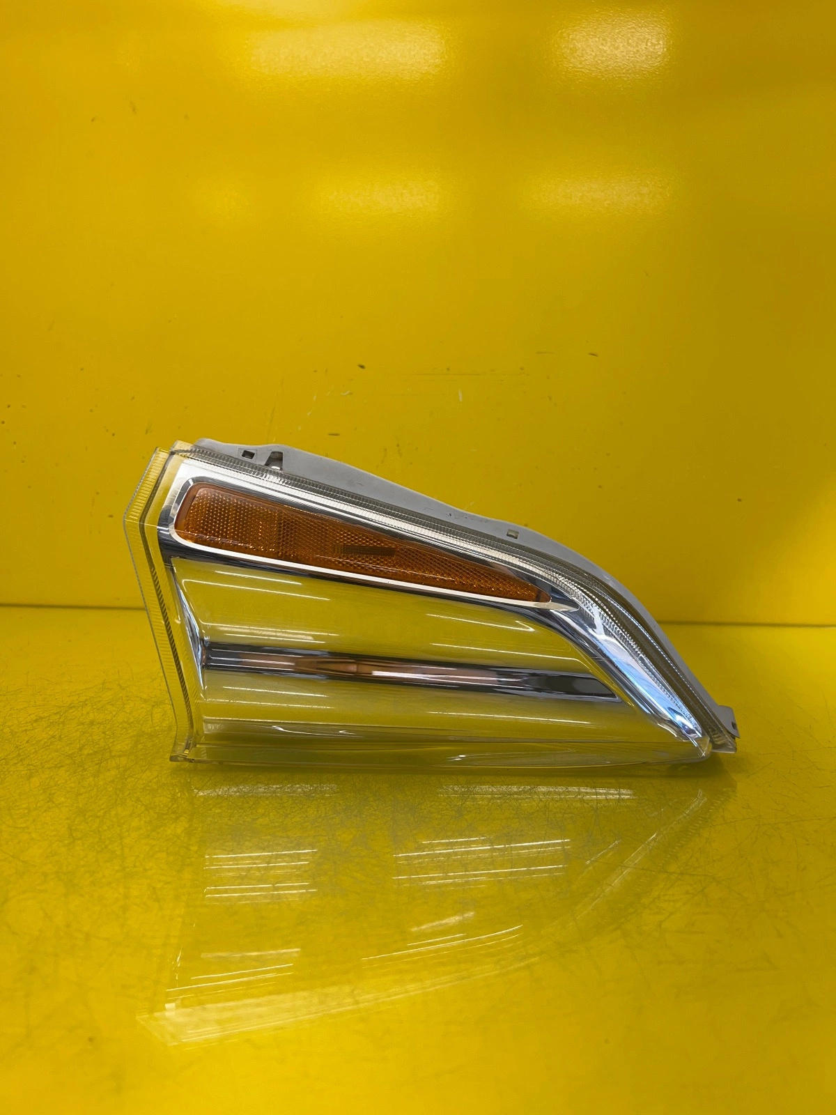 Kierunkowskazy Prawy Nissan Leaf I 1 LED USA Autolamps Kierunkowskazy Prawy Nissan Leaf I 1 LED USA