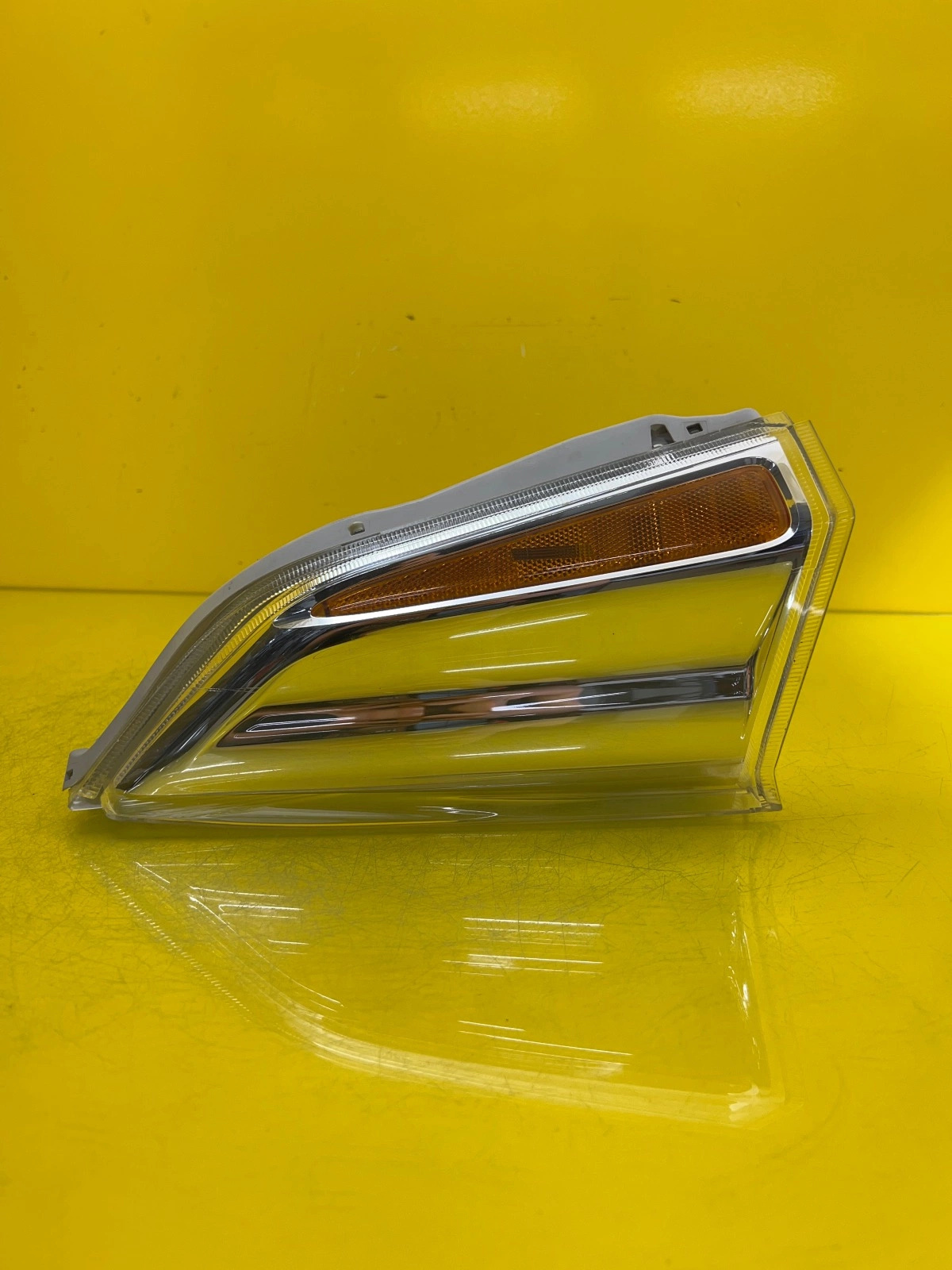 Lampa Kierunkowskaz Lewy Nissan Leaf I 1 LED USA Autolamps Lampa Kierunkowskaz Lewy Nissan Leaf I 1 LED USA