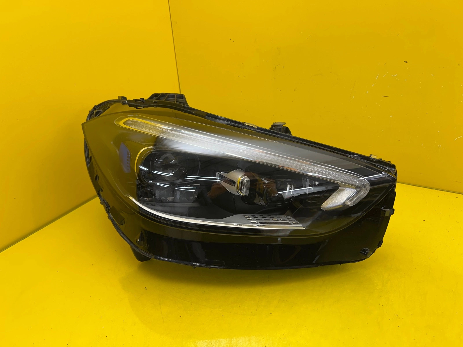 Reflektor Lampa Prawa Mercedes C-Klasa W206 Digital Light A2069063003 Autolamps Reflektor Lampa Prawa Mercedes C-Klasa W206 Digital Light A2069063003