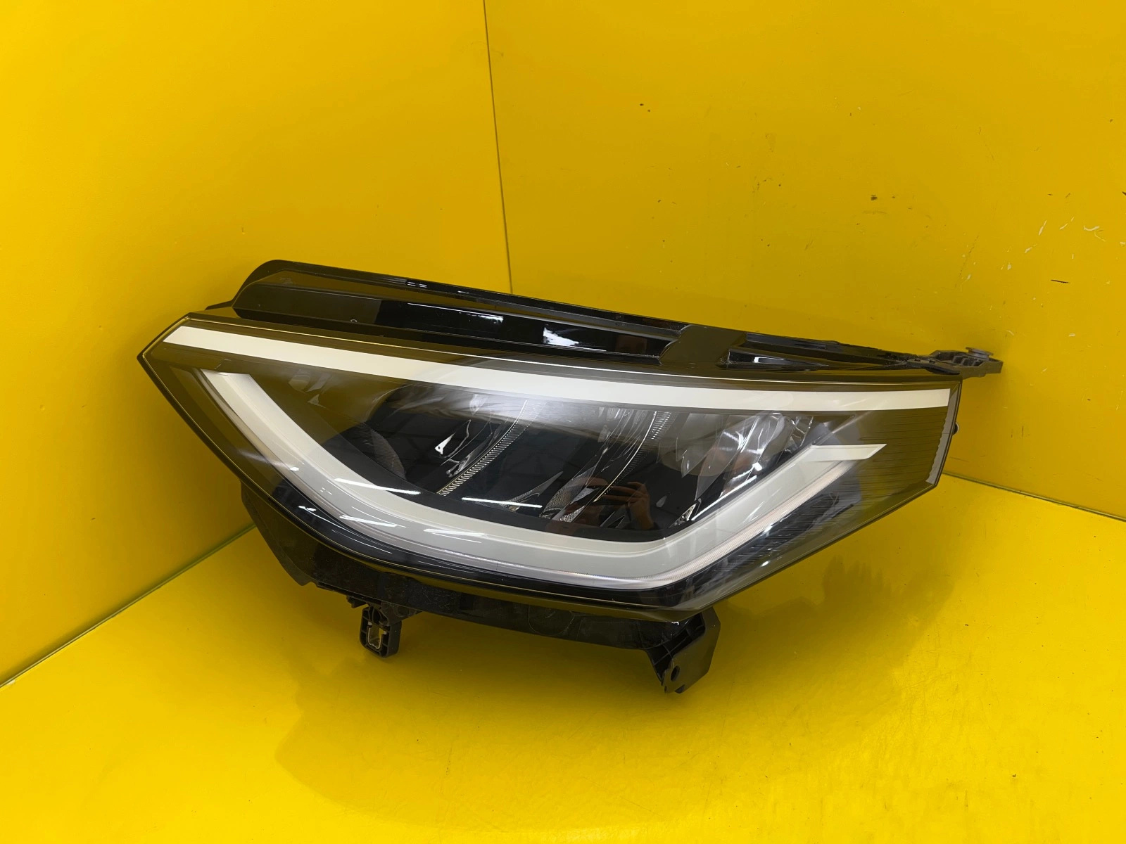 Reflektor Lampa Lewa VW ID BUZZ 1T4941005C Full Led Autolamps Reflektor Lampa Lewa VW ID BUZZ 1T4941005C Full Led