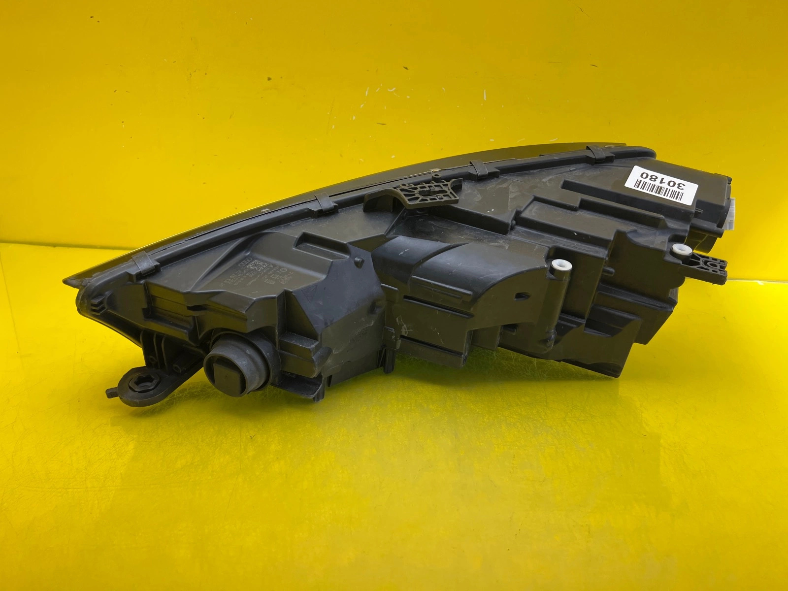 Reflektor Lampa Prawa Audi A4 B9 8W Matrix 8W0941036D Autolamps 3 Reflektor Lampa Prawa Audi A4 B9 8W Matrix 8W0941036D