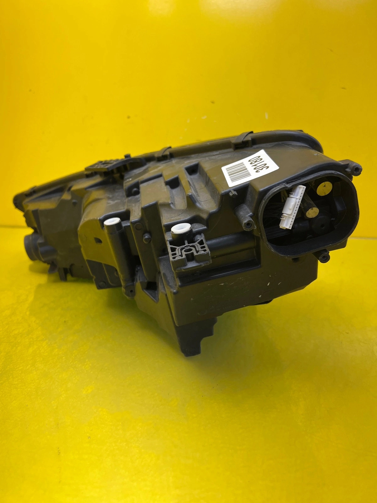 Reflektor Lampa Prawa Audi A4 B9 8W Matrix 8W0941036D Autolamps 4 Reflektor Lampa Prawa Audi A4 B9 8W Matrix 8W0941036D