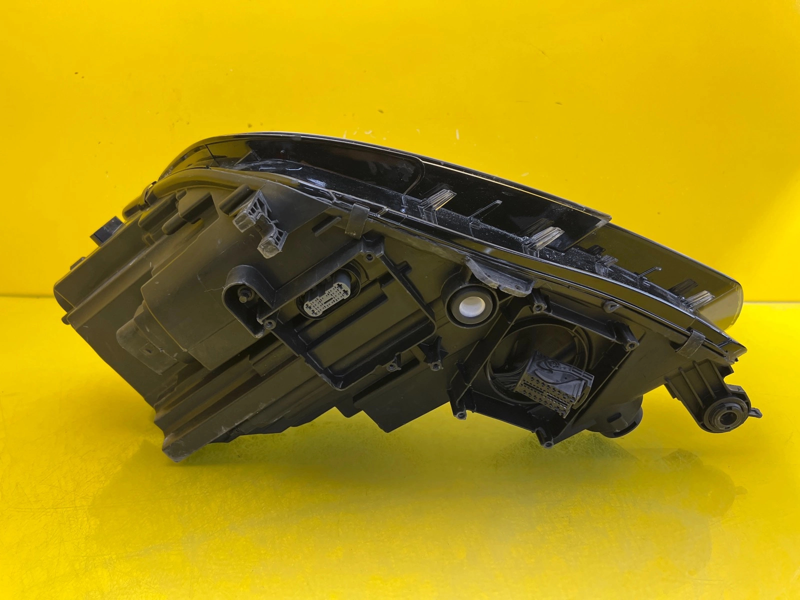 Reflektor Lampa Prawa Audi A4 B9 8W Matrix 8W0941036D Autolamps 5 Reflektor Lampa Prawa Audi A4 B9 8W Matrix 8W0941036D