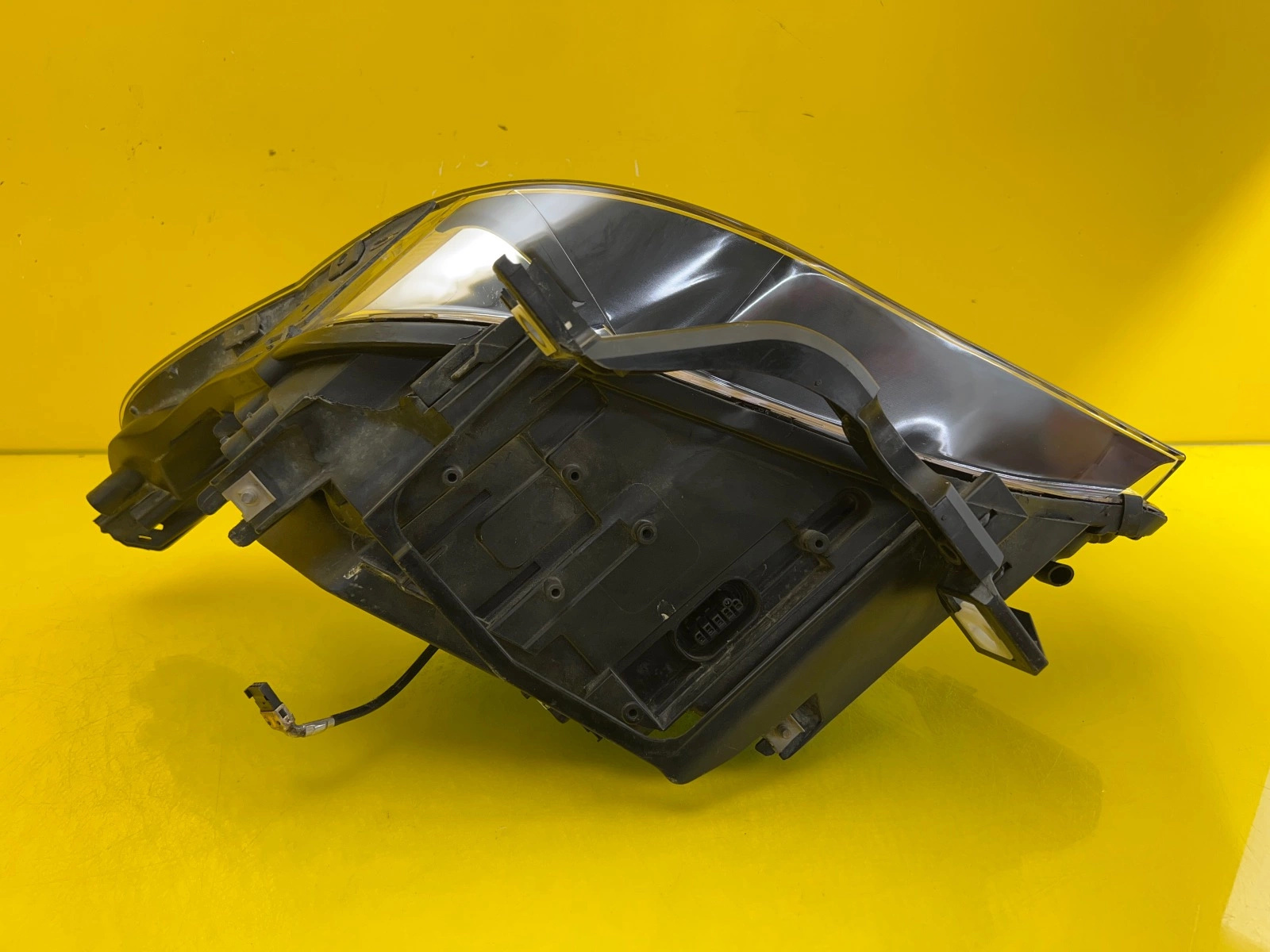 Reflektor Lampa Prawa BMW 5 E60 E61 03-06 Xenon Nieskrętna D2S Autolamps 4 Reflektor Lampa Prawa BMW 5 E60 E61 03-06 Xenon Nieskrętna D2S