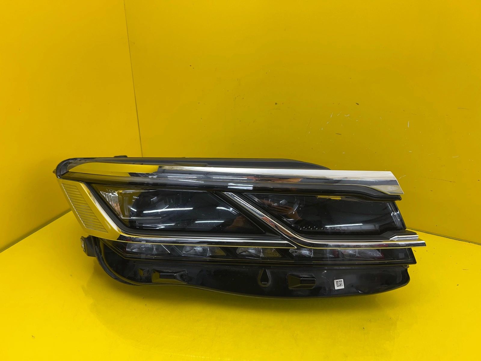 Reflektor Lampa Prawa VW Touareg III 3 19- Full Led 761941082 Autolamps Reflektor Lampa Prawa VW Touareg III 3 19- Full Led 761941082