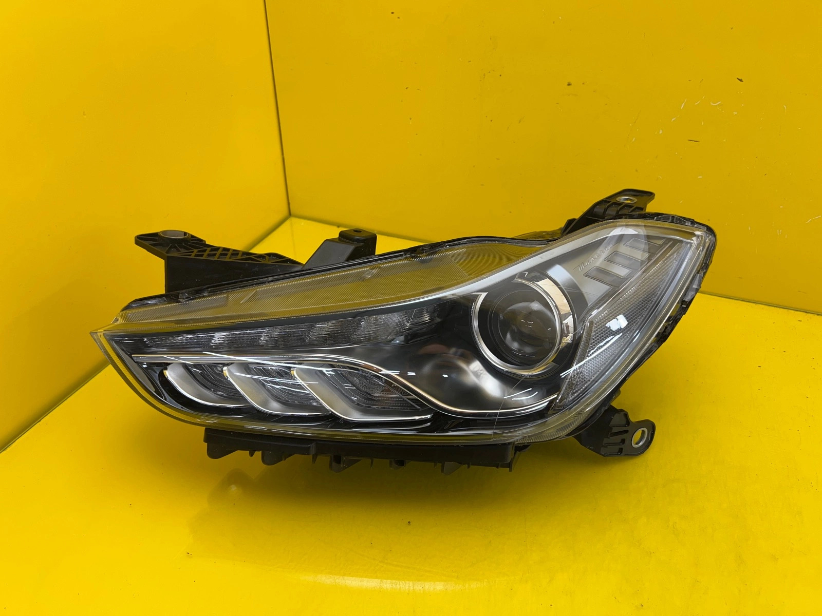 Reflektor Lampa Lewa Maserati Ghibli M157 Bi-Xenon Skrętny Led 00670106269 16A4-T2 Autolamps Reflektor Lampa Lewa Maserati Ghibli M157 Bi-Xenon Skrętny Led 00670106269 16A4-T2