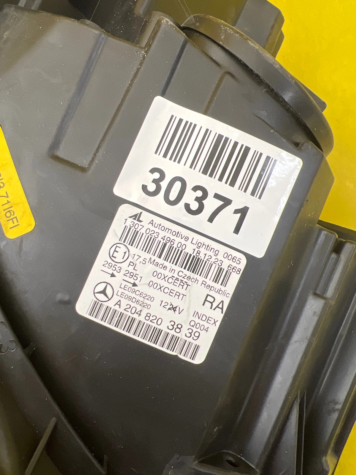 Reflektor Lampa Prawa Mercedes C-Klasa W204 Lift Bi-Xenon A2048203839 Autolamps 2 Reflektor Lampa Prawa Mercedes C-Klasa W204 Lift Bi-Xenon A2048203839