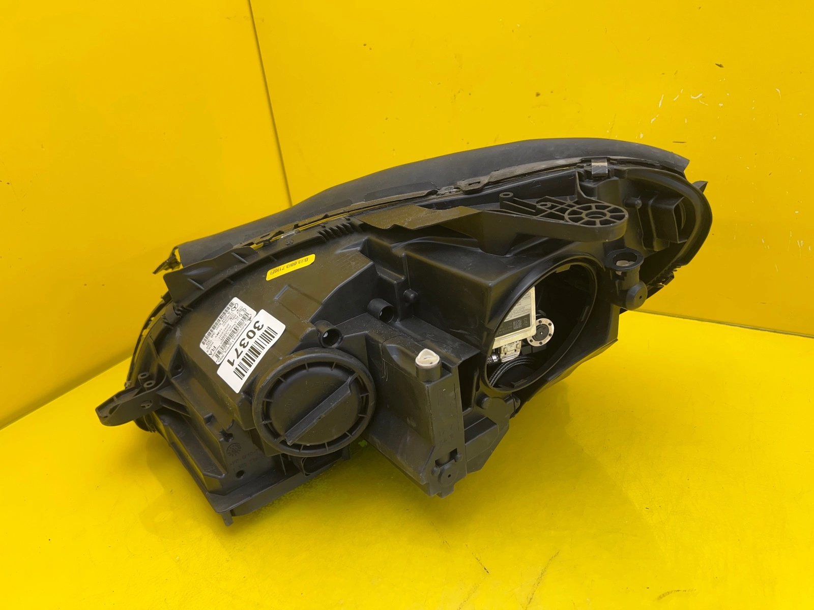 Reflektor Lampa Prawa Mercedes C-Klasa W204 Lift Bi-Xenon A2048203839 Autolamps 3 Reflektor Lampa Prawa Mercedes C-Klasa W204 Lift Bi-Xenon A2048203839