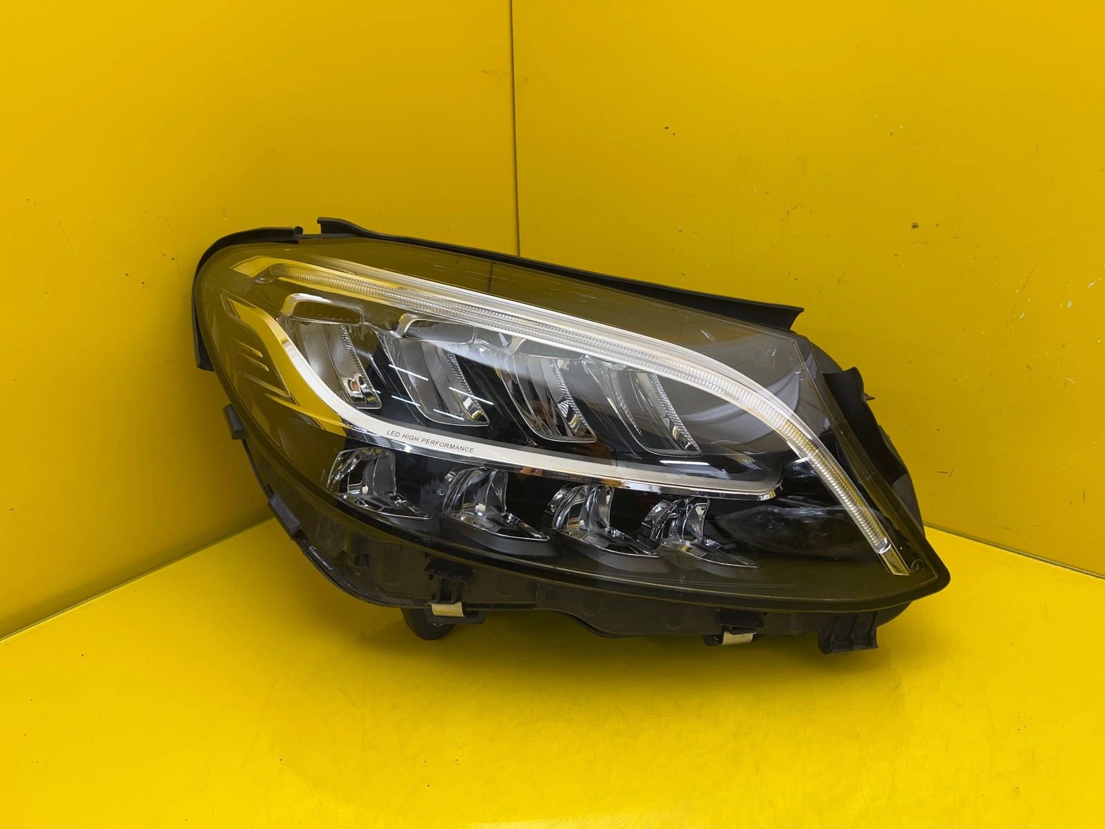 Reflektor Lampa Prawa Mercedes C-Klasa W205 Lift Full Led A2059068005 Autolamps Reflektor Lampa Prawa Mercedes C-Klasa W205 Lift Full Led A2059068005