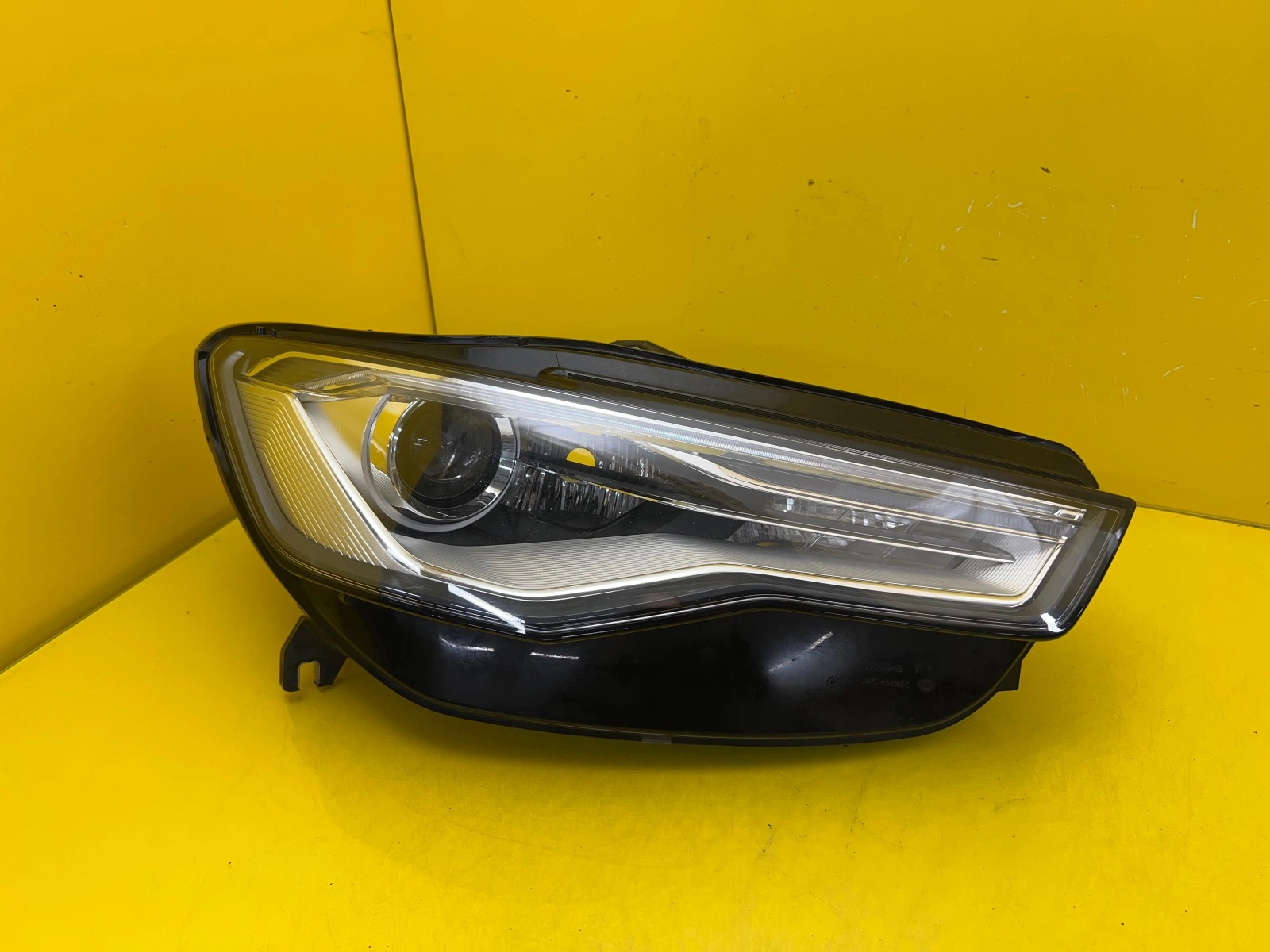Reflektor Lampa Prawa Audi A6 C7 Lift Bi-Xenon 14- 4G0941006F Autolamps Reflektor Lampa Prawa Audi A6 C7 Lift Bi-Xenon 14- 4G0941006F