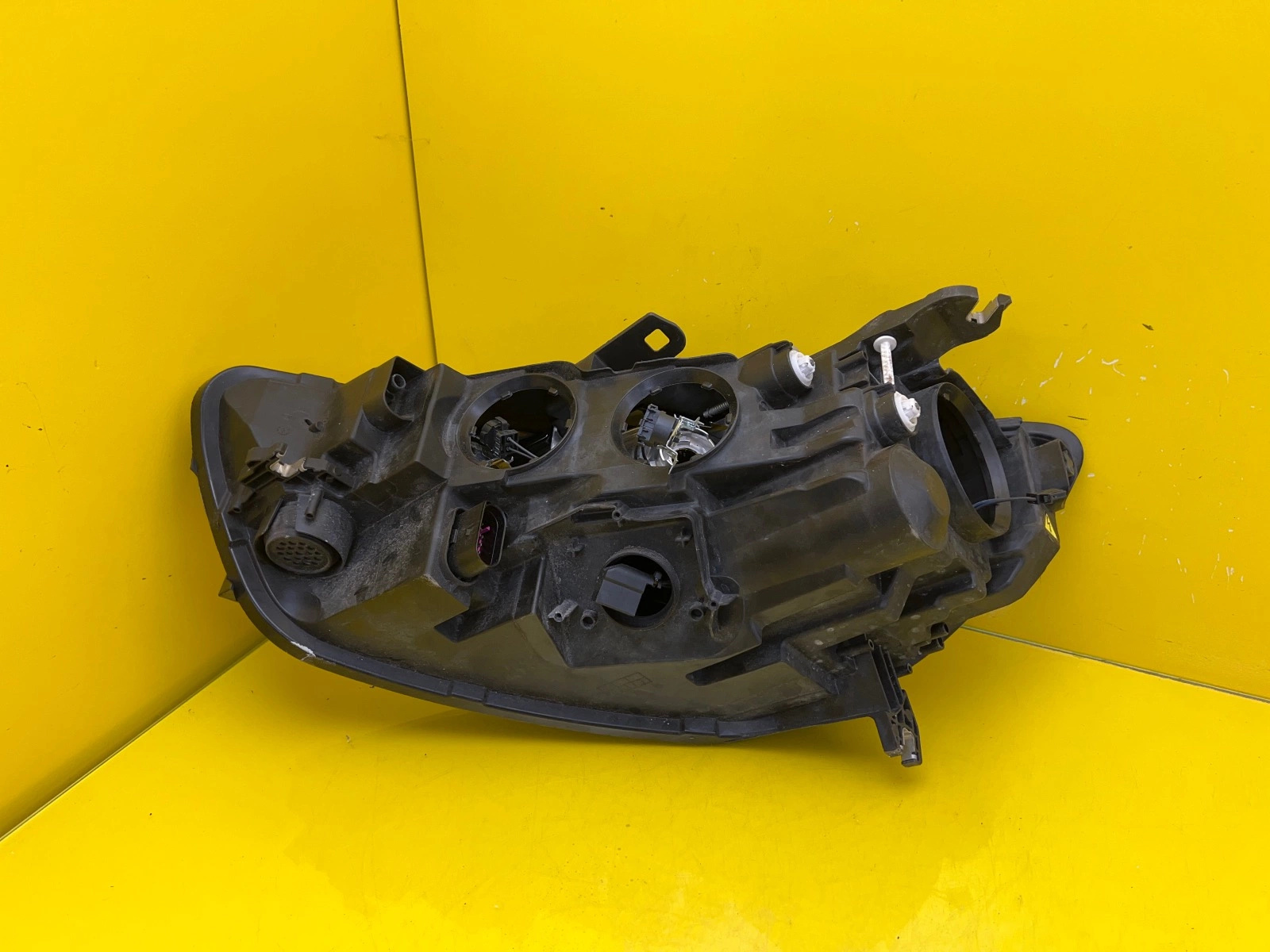 Reflektor Lampa Prawa Audi A6 C7 Lift Bi-Xenon 14- 4G0941006F Autolamps 4 Reflektor Lampa Prawa Audi A6 C7 Lift Bi-Xenon 14- 4G0941006F