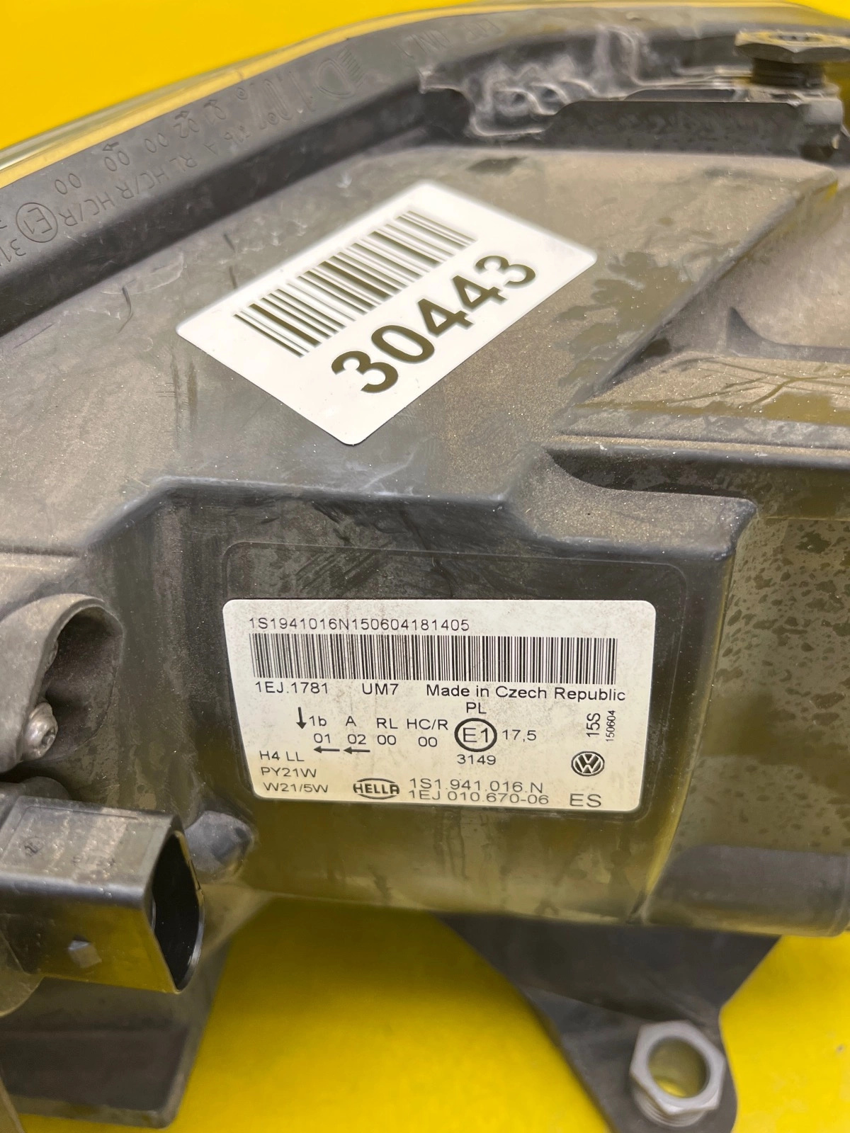 Reflektor Lampa Prawa Przód VW UP 1S1 11-16 Zwykła 1S1941016N Autolamps 2 Reflektor Lampa Prawa Przód VW UP 1S1 11-16 Zwykła 1S1941016N