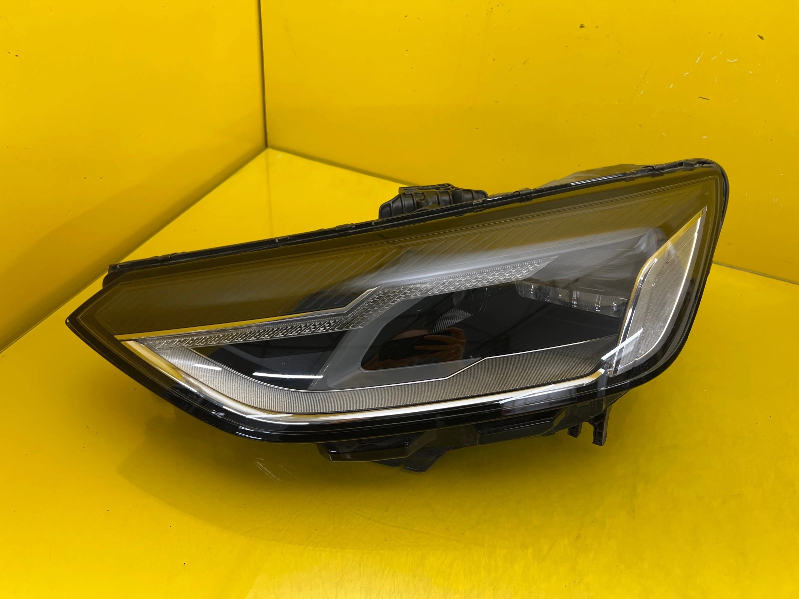 Reflektor Lampa Lewa Audi A4 B9 Lift Full Led 8W0941011 Autolamps Reflektor Lampa Lewa Audi A4 B9 Lift Full Led 8W0941011