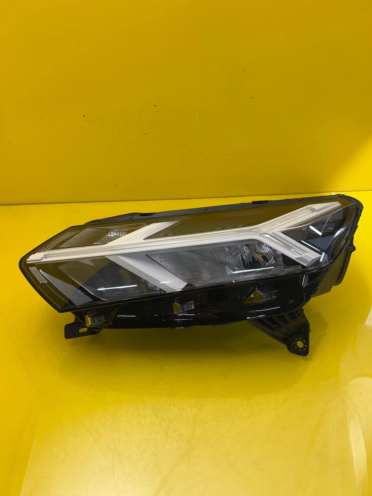 Reflektor Lampa Lewa Dacia Sandero III 3 Led 260602561R Autolamps Reflektor Lampa Lewa Dacia Sandero III 3 Led 260602561R