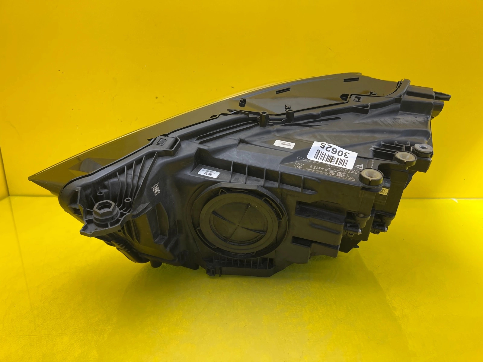 Reflektor Lampa Prawa Audi Q3 83A Full Led Matrix 83A941036 Autolamps 3 Reflektor Lampa Prawa Audi Q3 83A Full Led Matrix 83A941036