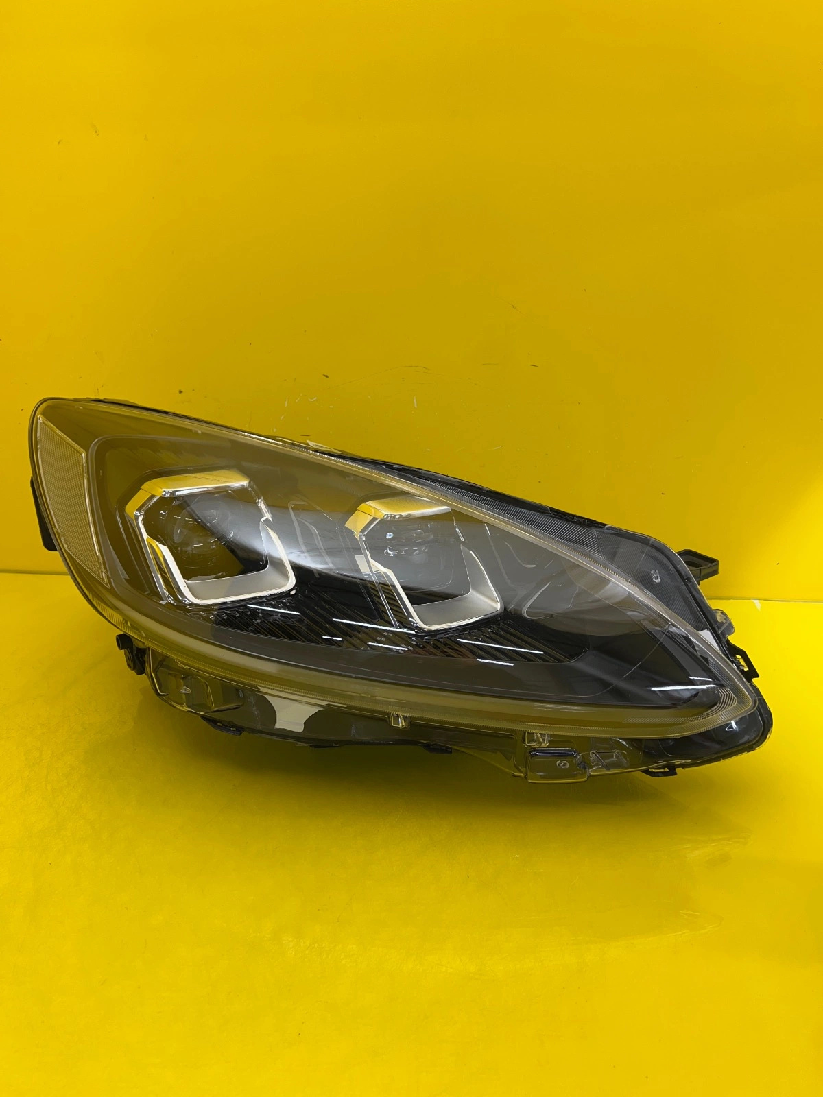 Reflektor Lampa Prawa Ford Kuga MK3 III Full Led 19- LV4B-13E016-AH Autolamps Reflektor Lampa Prawa Ford Kuga MK3 III Full Led 19- LV4B-13E016-AH