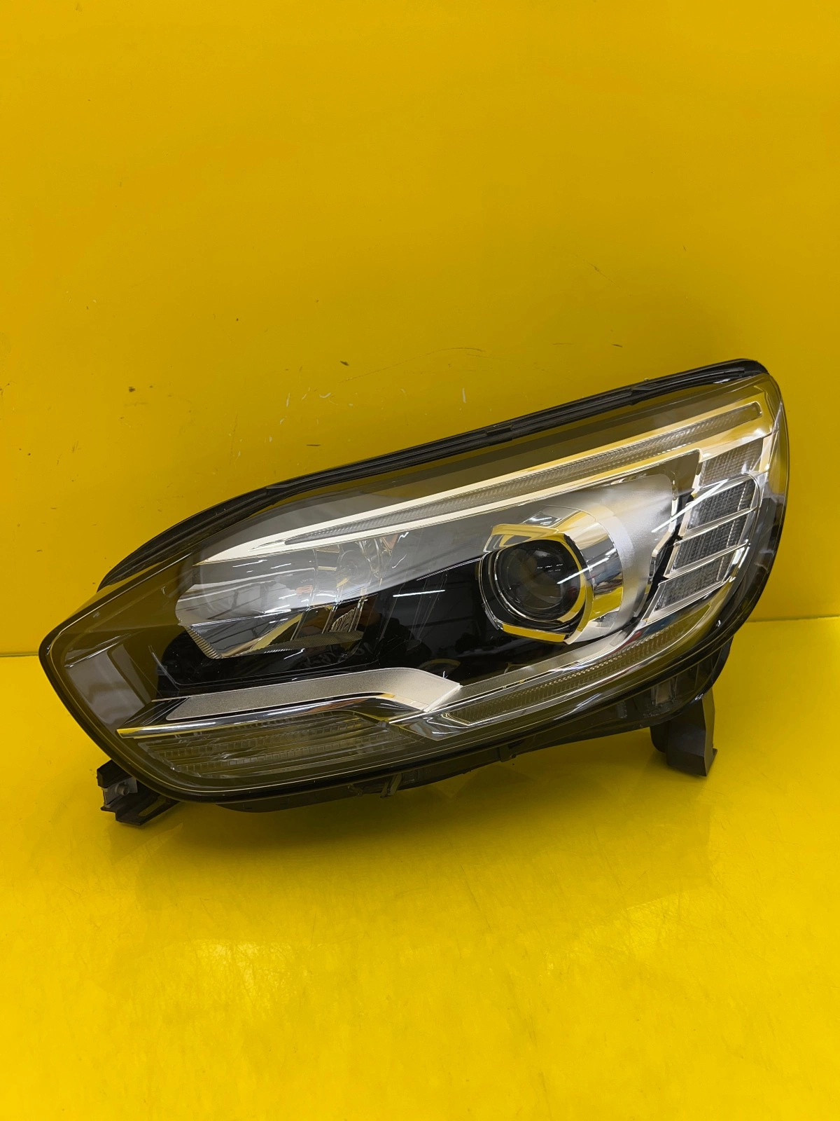 Reflektor Lampa Lewa Przód Renault Scenic IV 4 Soczewka Led 260607230R Autolamps Reflektor Lampa Lewa Przód Renault Scenic IV 4 Soczewka Led 260607230R
