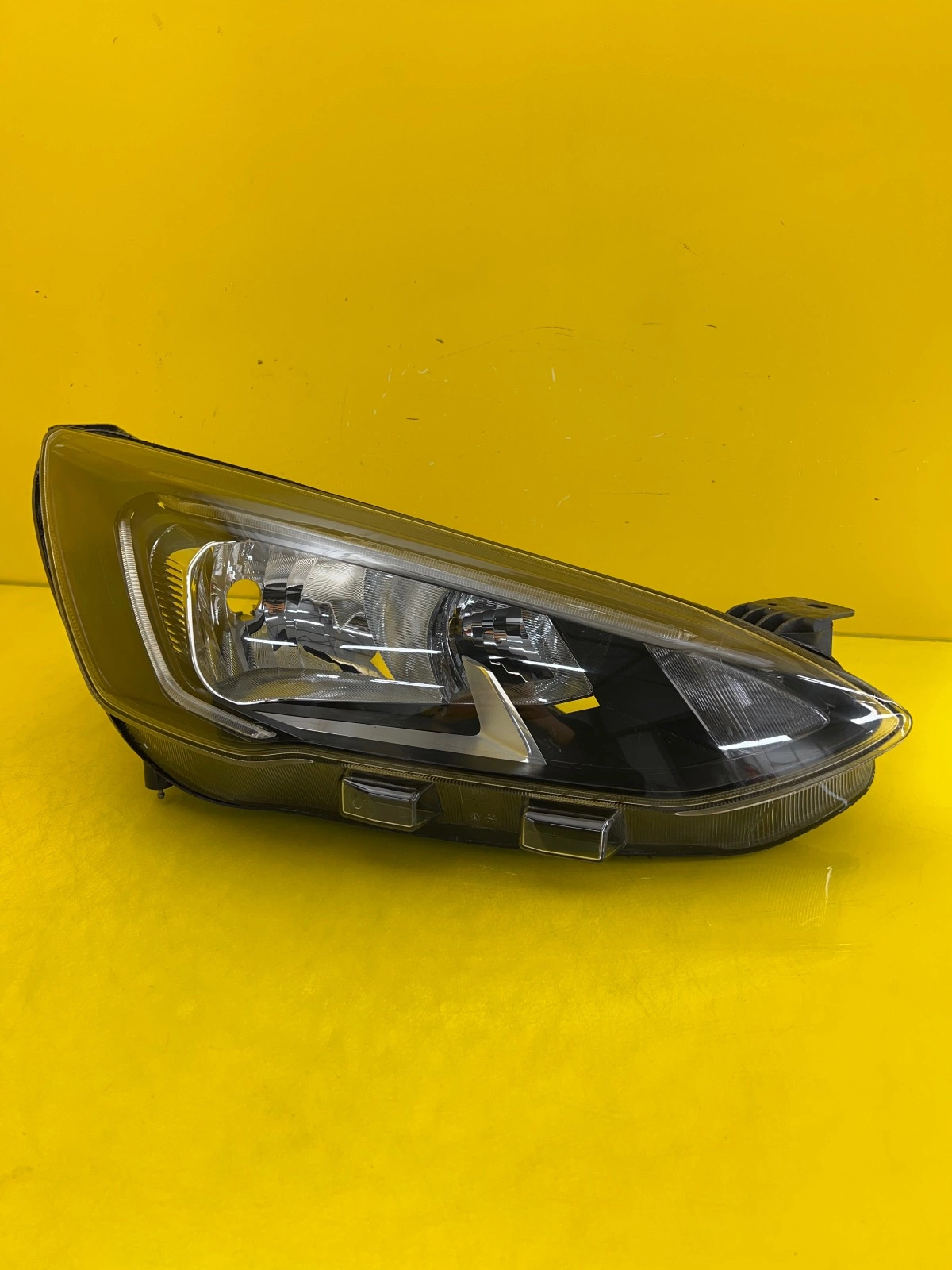 Reflektor Lampa Prawa Przód Ford Focus MK4 Active H7 Led JX7B-13W029-CF Autolamps Reflektor Lampa Prawa Przód Ford Focus MK4 Active H7 Led JX7B-13W029-CF