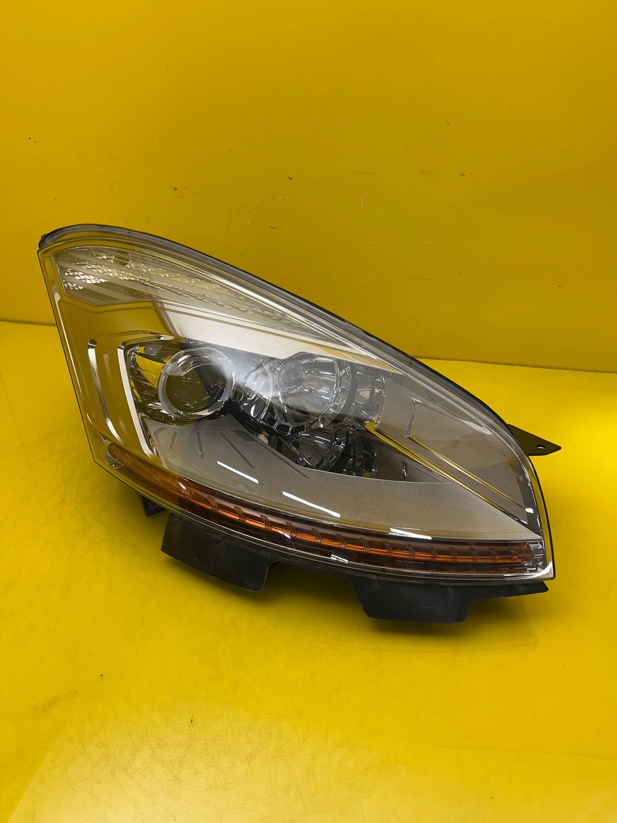 Reflektor Lampa Prawa Citroen C4 Picasso I Lift- Xenon Autolamps Reflektor Lampa Prawa Citroen C4 Picasso I Lift- Xenon
