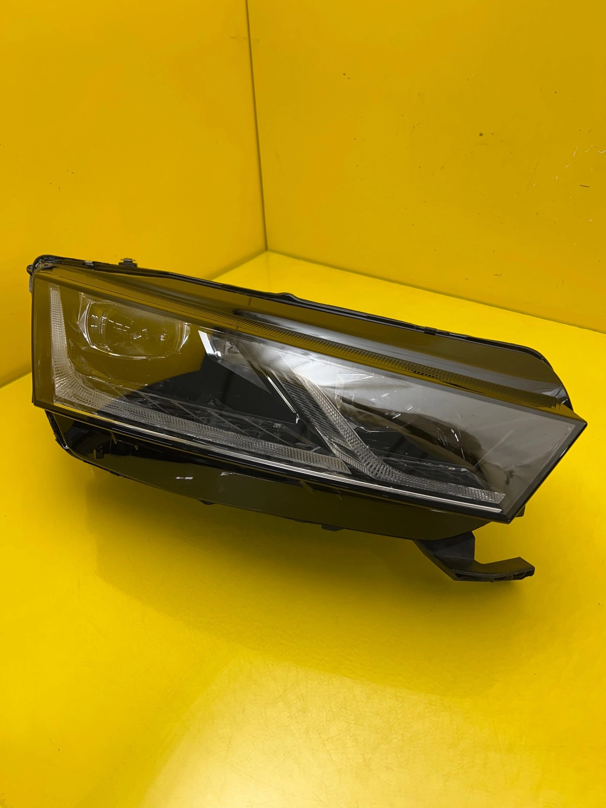 Reflektor Lampa Prawa Skoda Octavia IV 5E4 5E4941016B Full Led Autolamps Reflektor Lampa Prawa Skoda Octavia IV 5E4 5E4941016B Full Led