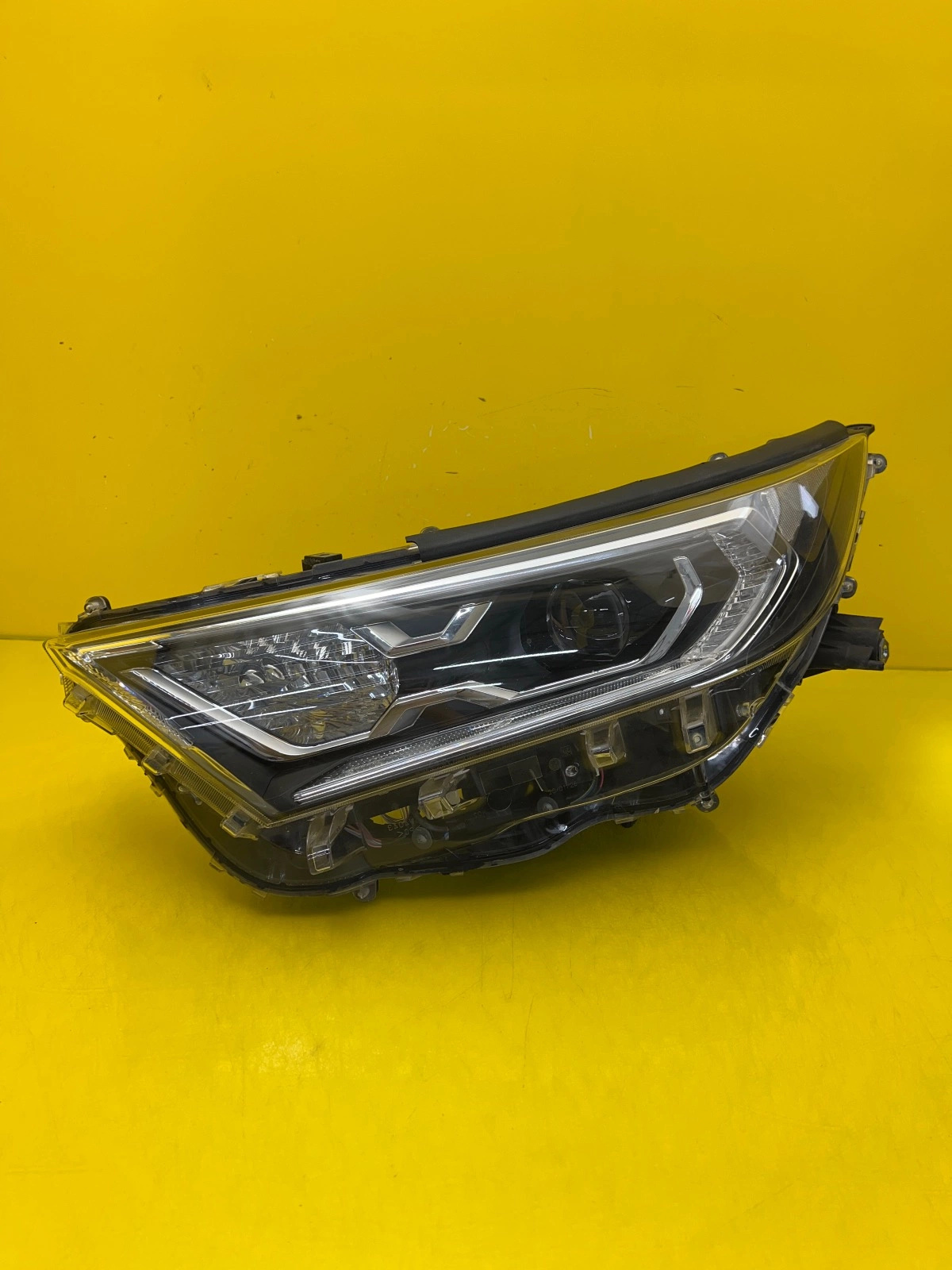 Reflektor Lampa Lewa Toyota Rav4 V 19-22 Full Led Autolamps Reflektor Lampa Lewa Toyota Rav4 V 19-22 Full Led