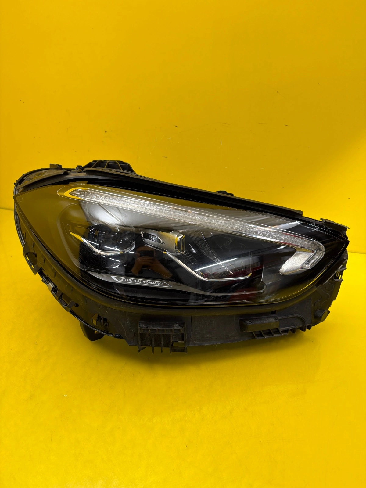 Reflektor Lampa Prawa Mercedes C-Klasa W206 Full Led High Performance A2069068204 Autolamps Reflektor Lampa Prawa Mercedes C-Klasa W206 Full Led High Performance A2069068204