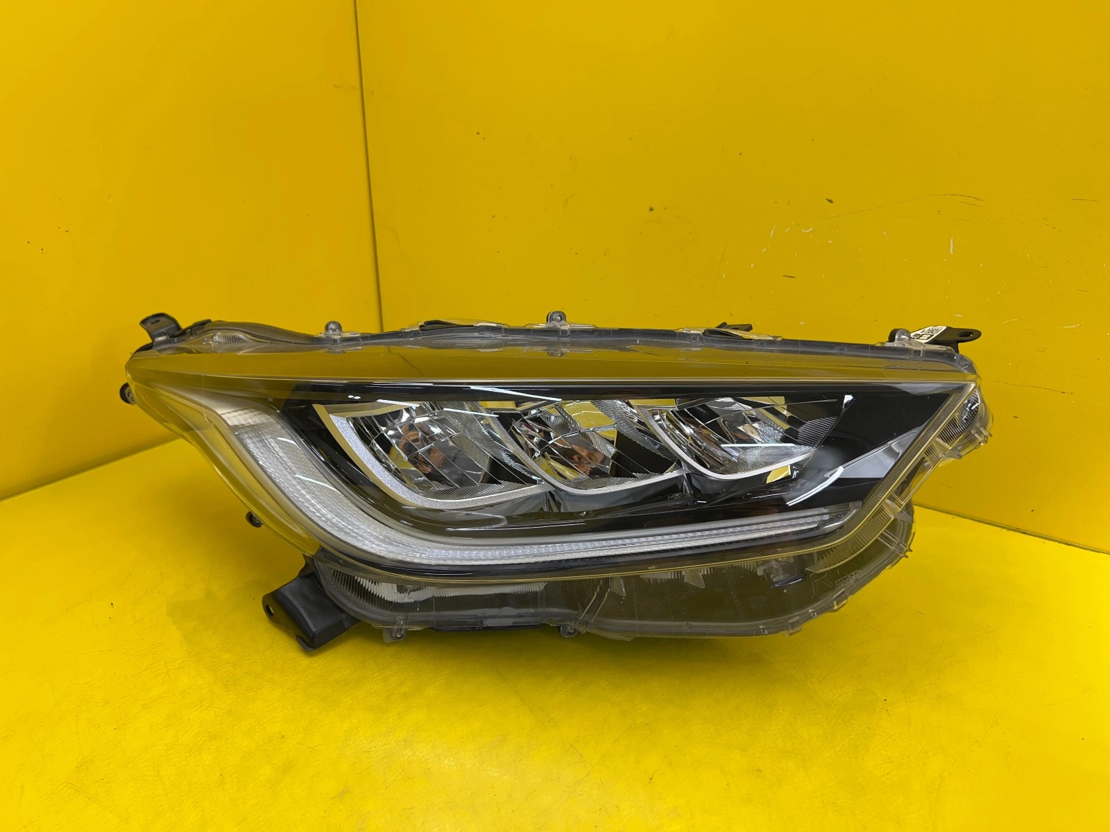 Reflektor Lampa Prawa Toyota Yaris IV 4 Full Led K0-8 Autolamps Reflektor Lampa Prawa Toyota Yaris IV 4 Full Led K0-8