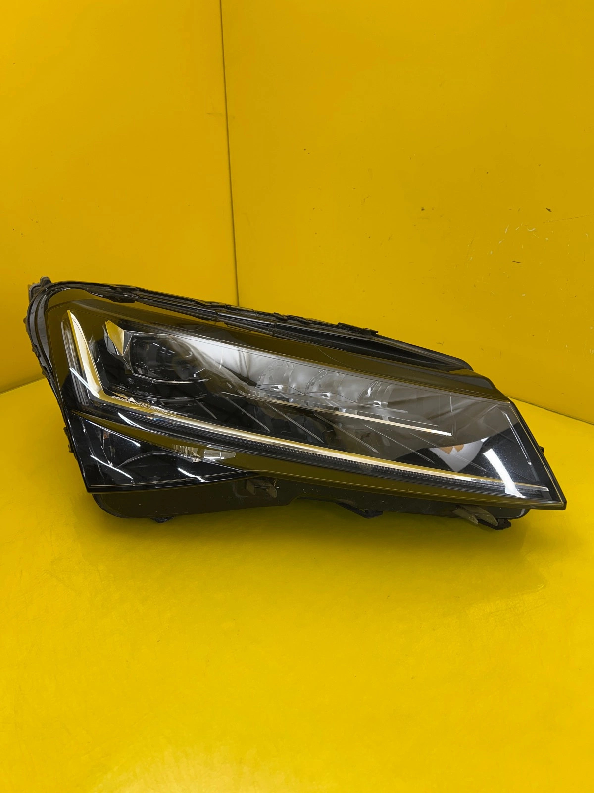 Reflektor Lampa Prawa Skoda SuperB 3V1 III 3 Lift 3V1941016E Autolamps Reflektor Lampa Prawa Skoda SuperB 3V1 III 3 Lift 3V1941016E