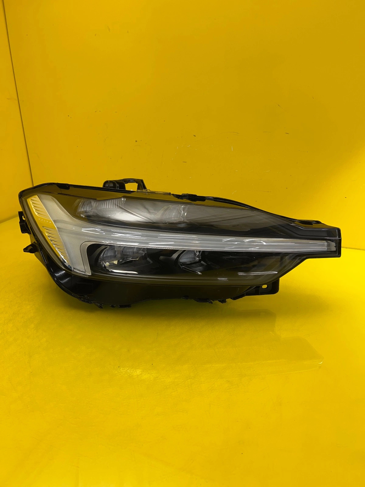 Reflektor Lampa Prawa Volvo XC60 II Lift 17- Full Led 32404706 Autolamps Reflektor Lampa Prawa Volvo XC60 II Lift 17- Full Led 32404706
