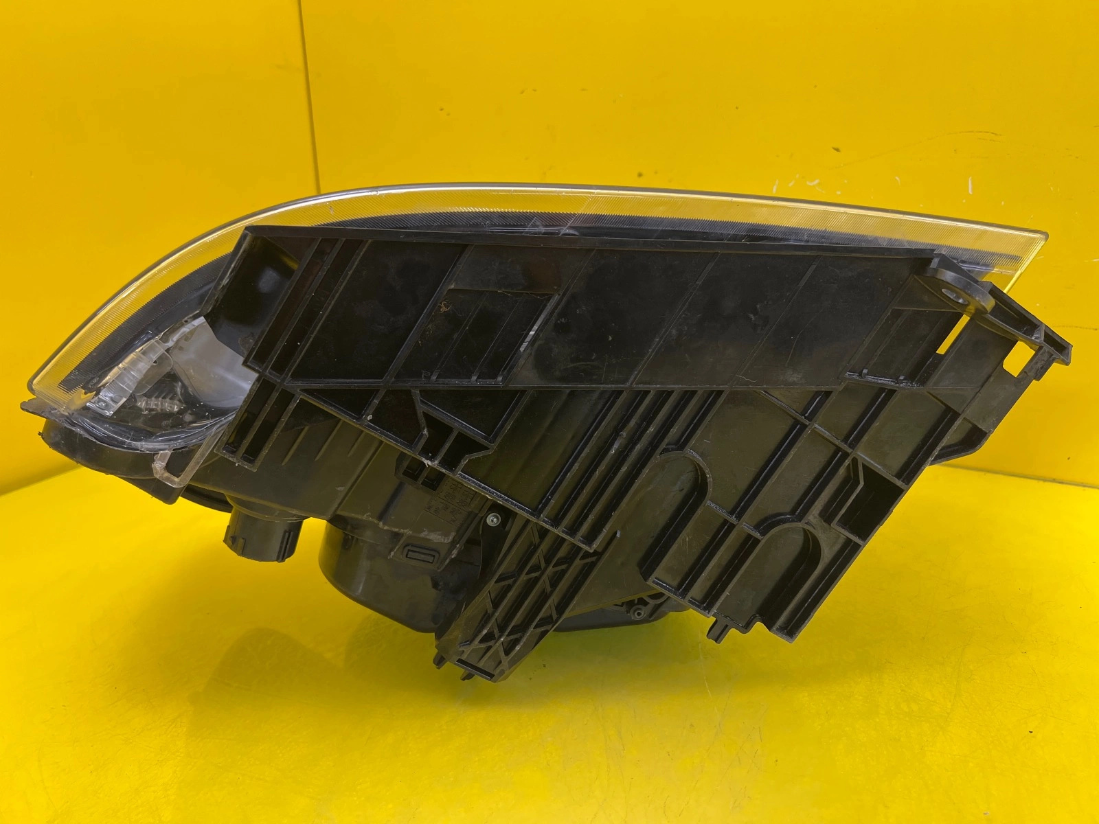 Reflektor Lampa Prawa Land Rover Freelander L359 Lift 2011- Zwykła Soczewka 12 Pinów Autolamps 4 Reflektor Lampa Prawa Land Rover Freelander L359 Lift 2011- Zwykła Soczewka 12 Pinów