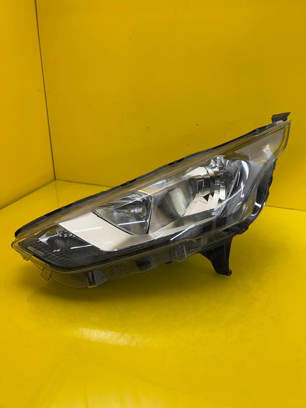 Reflektor Lampa Lewa Ford Transit Tourneo Connect II MK2 Lift 18-22 Zwykła KT1B-13W030-AF Autolamps Reflektor Lampa Lewa Ford Transit Tourneo Connect II MK2 Lift 18-22 Zwykła KT1B-13W030-AF