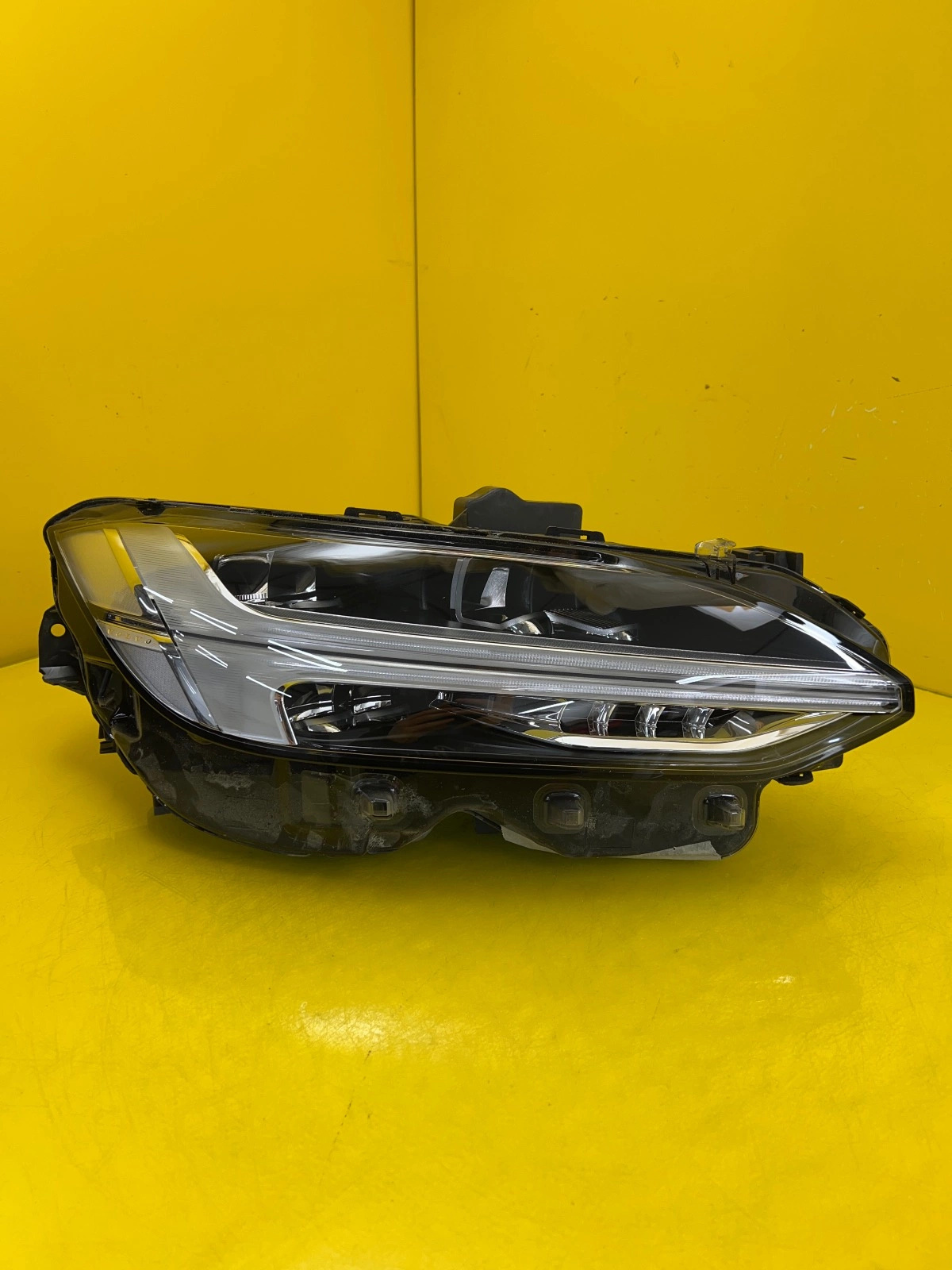 Reflektor Lampa Prawa Volvo S90 V90 16- Mid Led 31386171 Autolamps Reflektor Lampa Prawa Volvo S90 V90 16- Mid Led 31386171