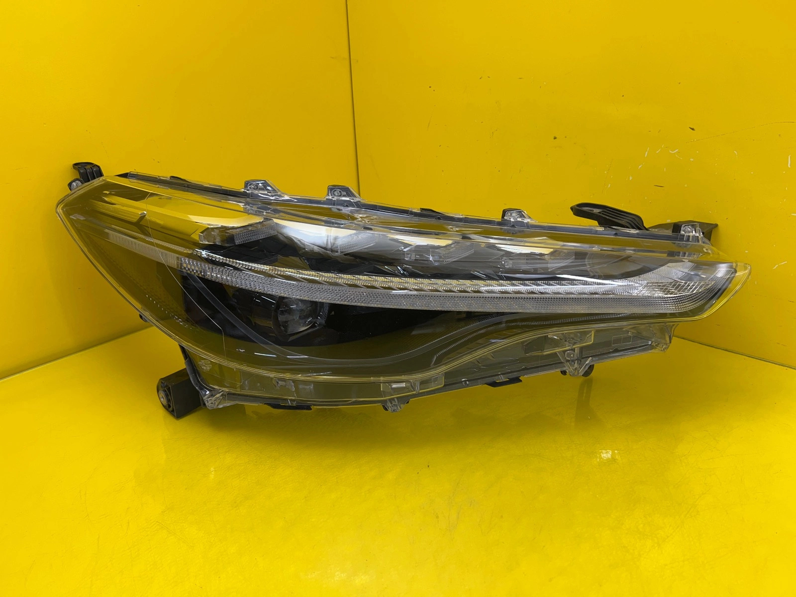 Reflektor Lampa Przód Prawa Toyota Corolla Cross 23- Full Led Autolamps Reflektor Lampa Przód Prawa Toyota Corolla Cross 23- Full Led