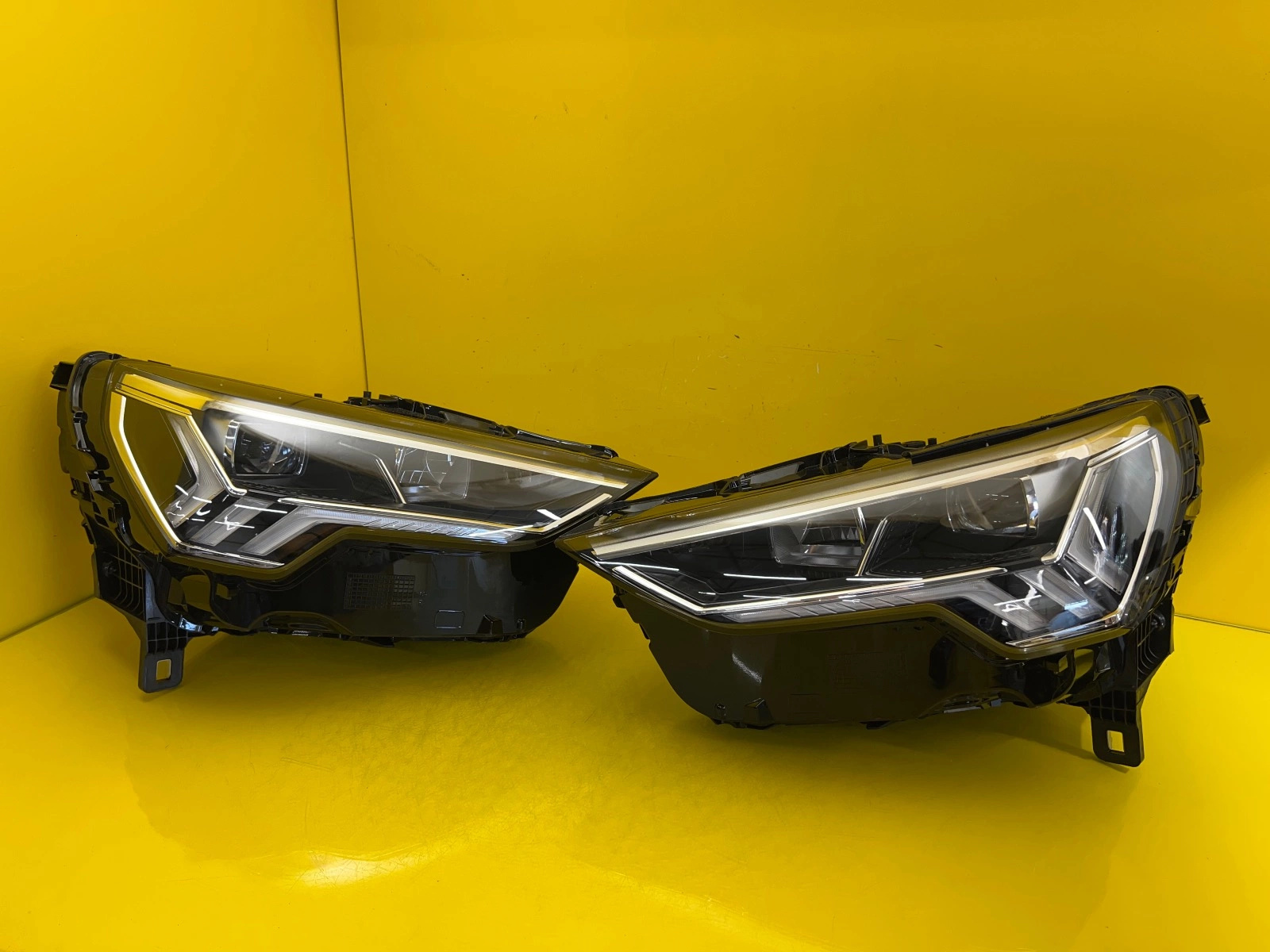 Reflektor Lampa Lewa Prawa Audi Q3 83A Full Led 83A941033 83A941034 Autolamps Reflektor Lampa Lewa Prawa Audi Q3 83A Full Led 83A941033 83A941034