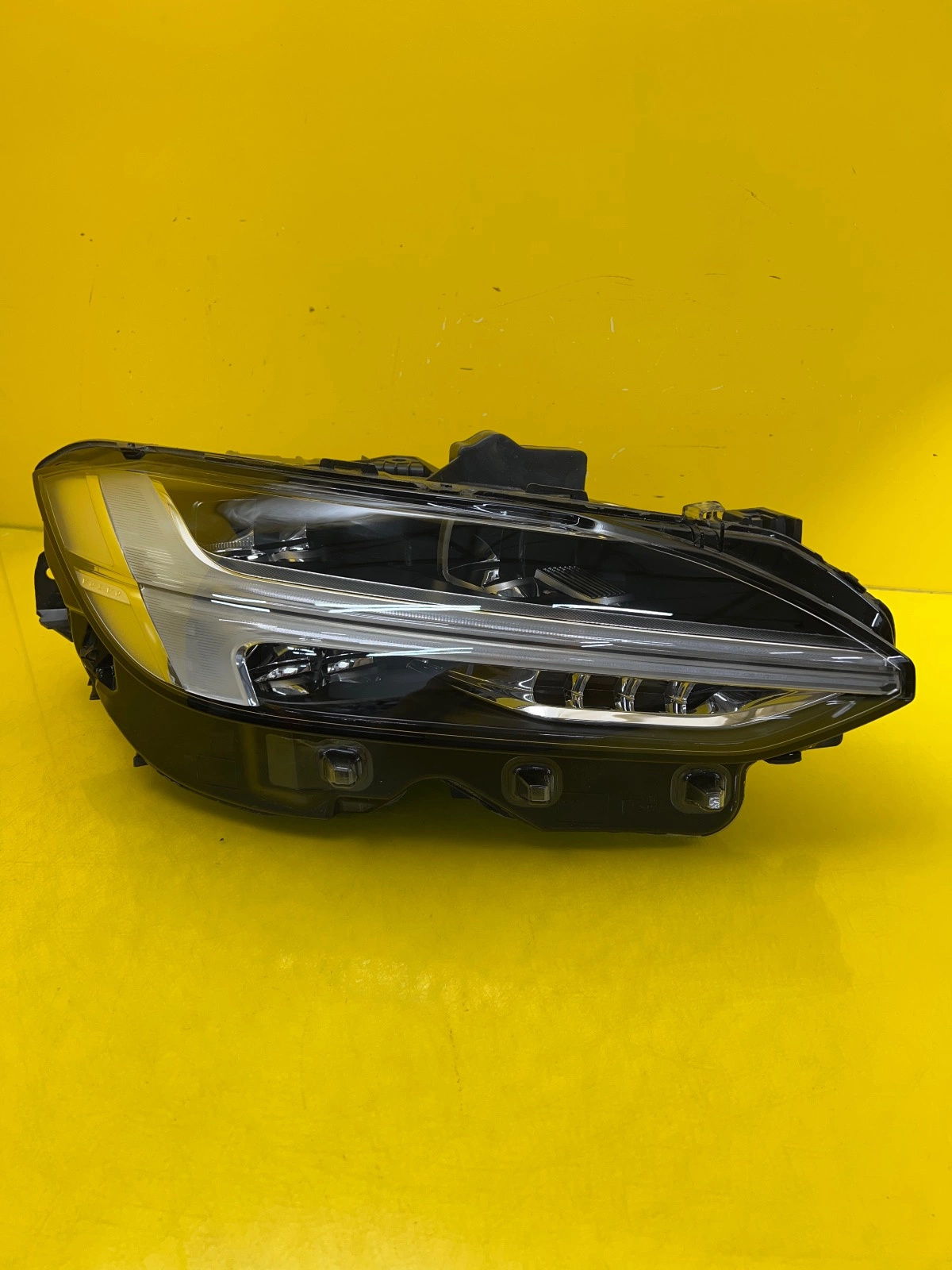 Reflektor Lampa Prawa Volvo S90 V90 16- Mid Led 31386171 Autolamps Reflektor Lampa Prawa Volvo S90 V90 16- Mid Led 31386171
