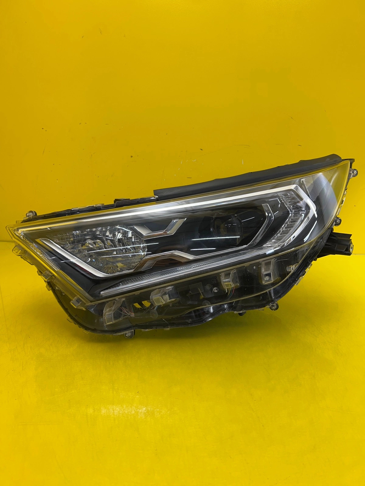 Reflektor Lampa Lewa Toyota Rav4 V 19-22 Full Led Autolamps Reflektor Lampa Lewa Toyota Rav4 V 19-22 Full Led