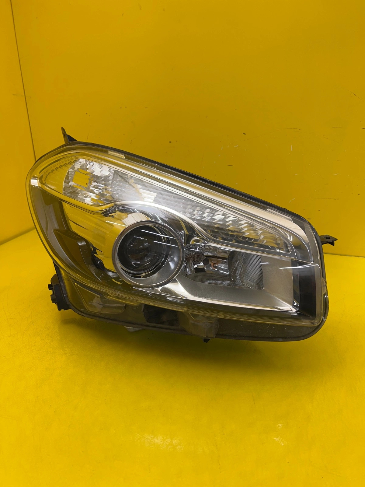 Reflektor Lampa Prawa Nissan Qashqai J10 Lift Xenon 26010BR60B Autolamps Reflektor Lampa Prawa Nissan Qashqai J10 Lift Xenon 26010BR60B