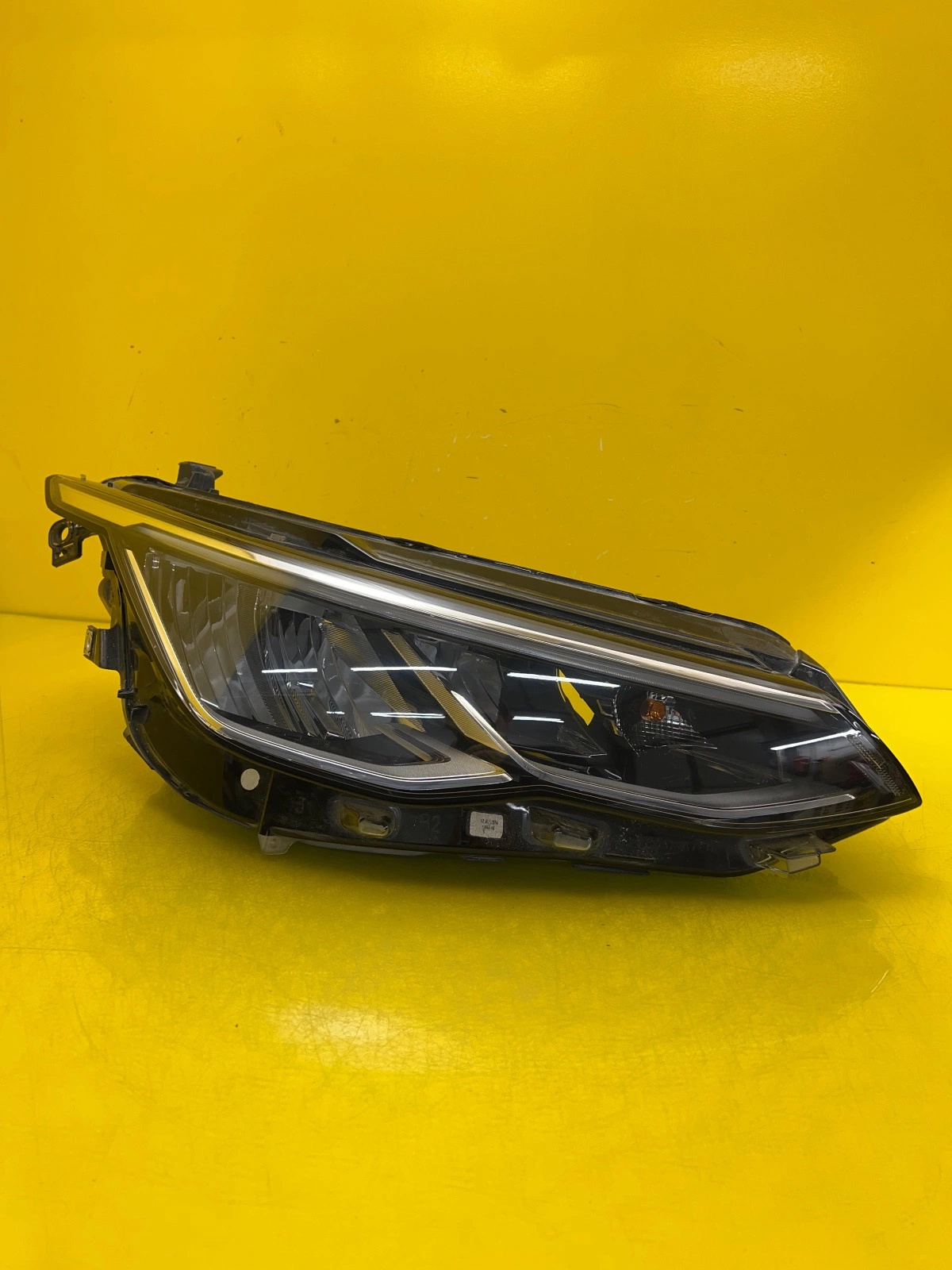 Reflektor Lampa Prawa VW Golf VIII 8 5H1941006 Led 2019- Autolamps Reflektor Lampa Prawa VW Golf VIII 8 5H1941006 Led 2019-